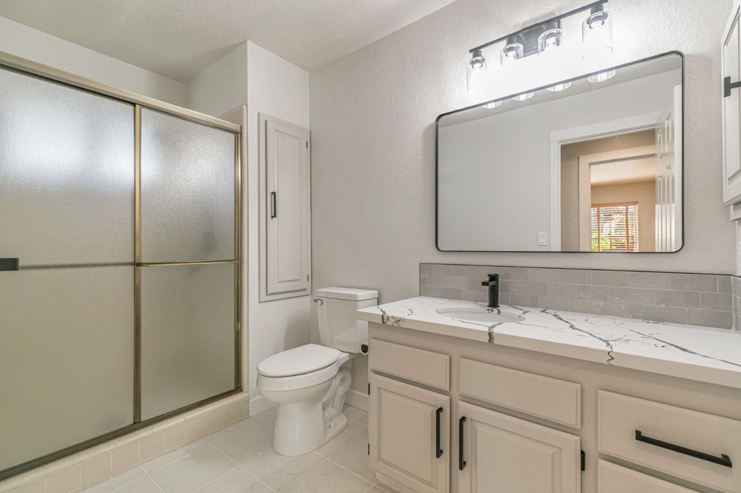 3324 Meadowlands Lane