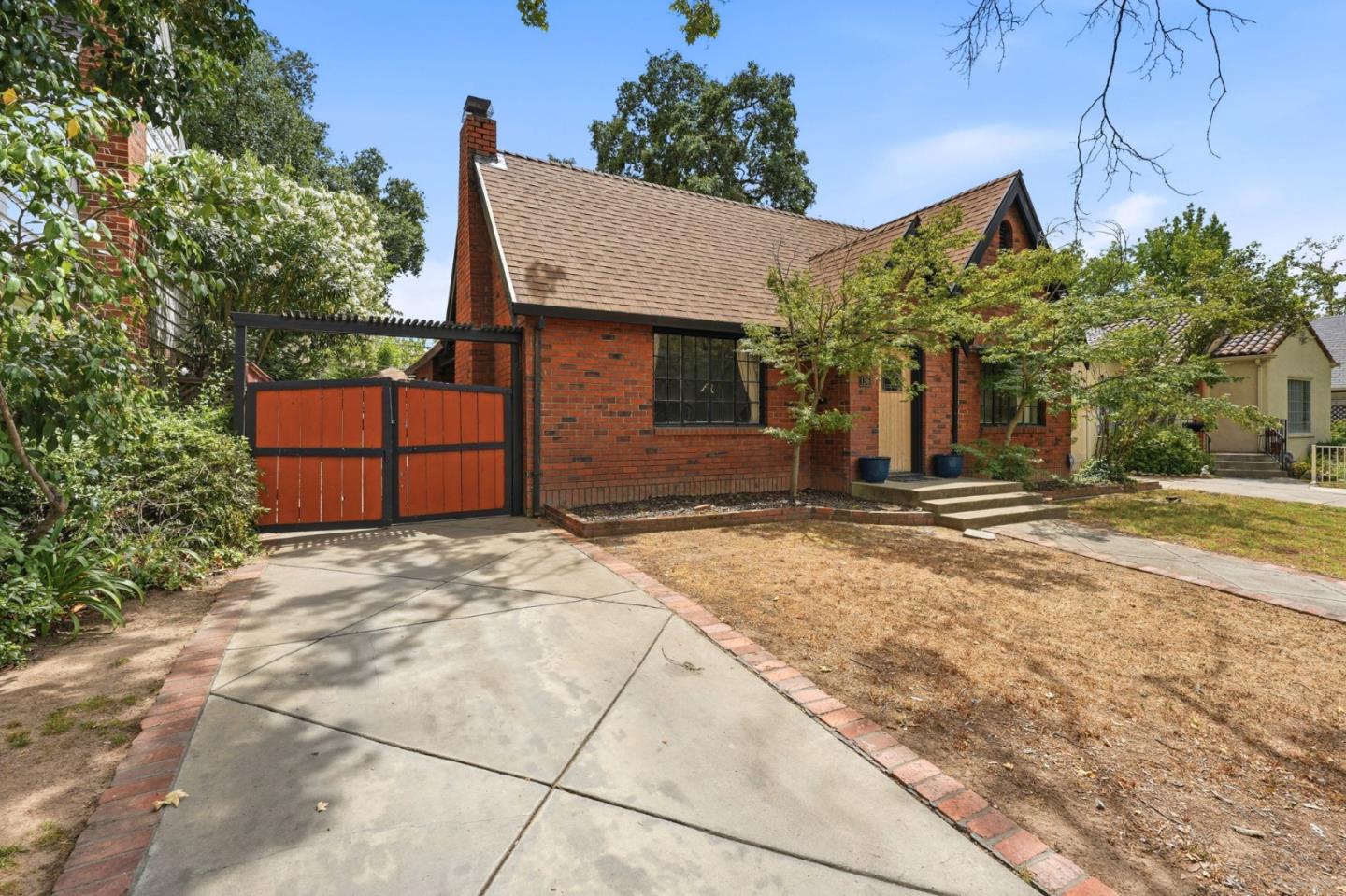 136 West Stadium Drive