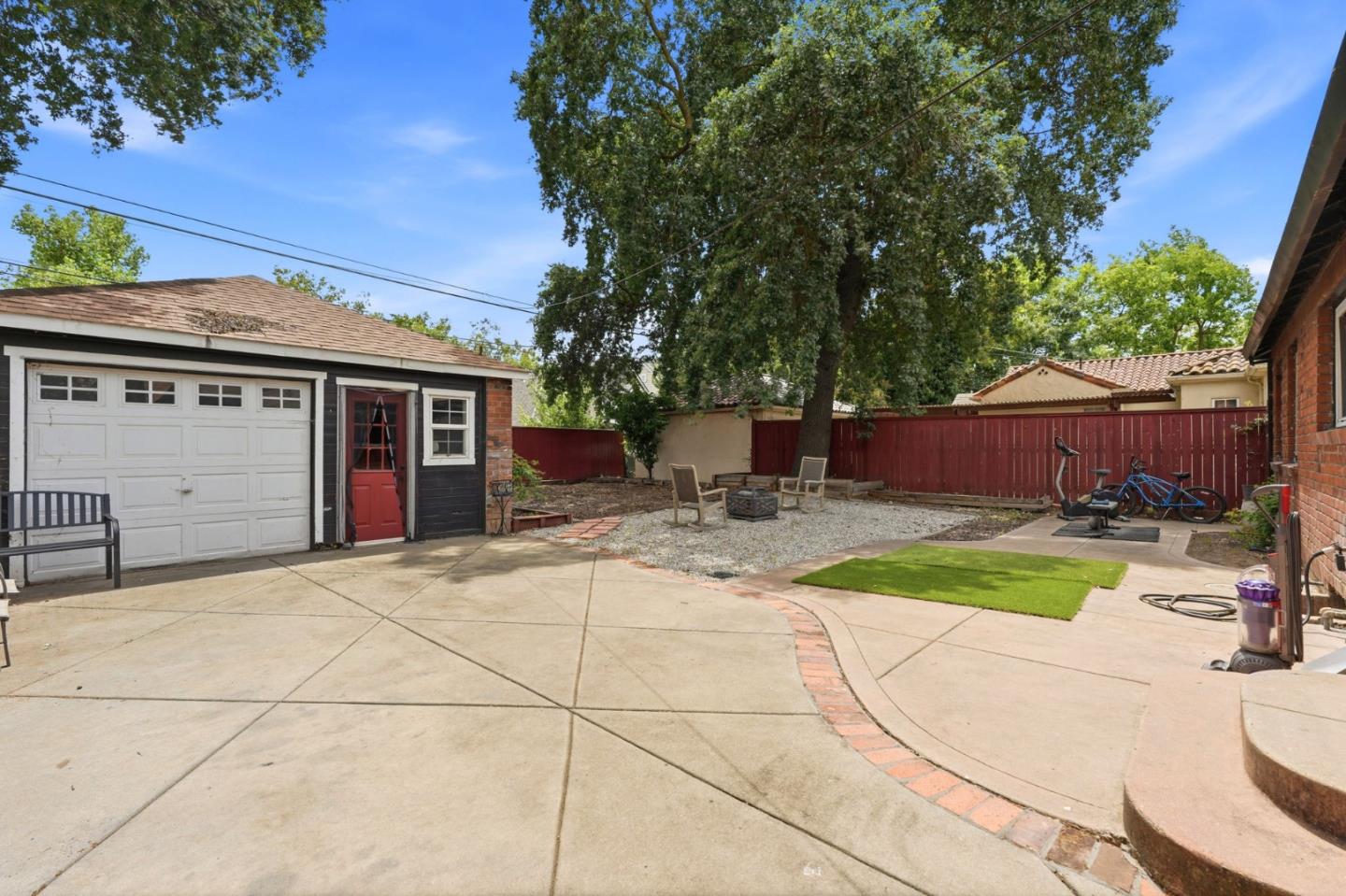 136 West Stadium Drive