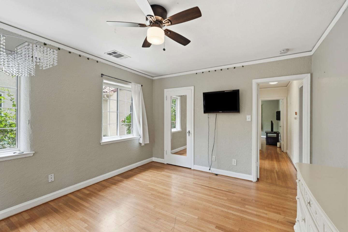 136 West Stadium Drive