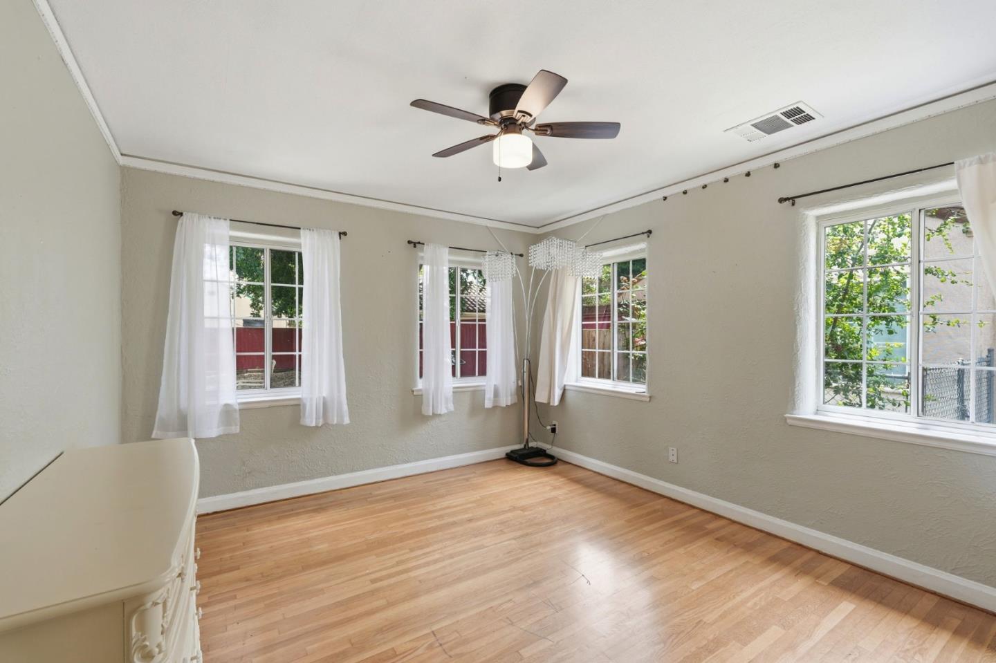136 West Stadium Drive