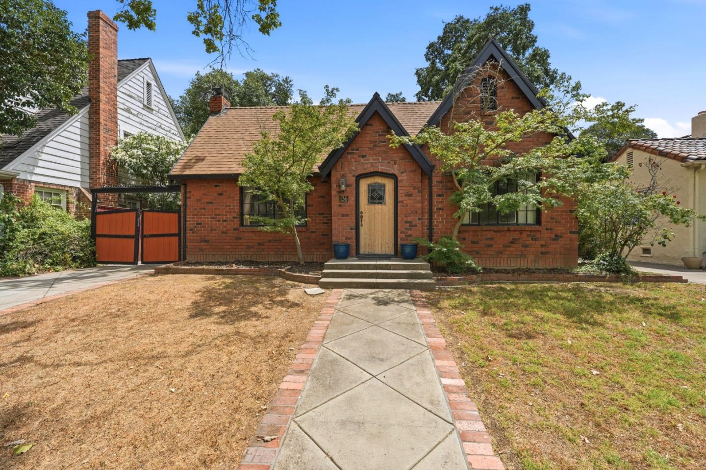 136 West Stadium Drive