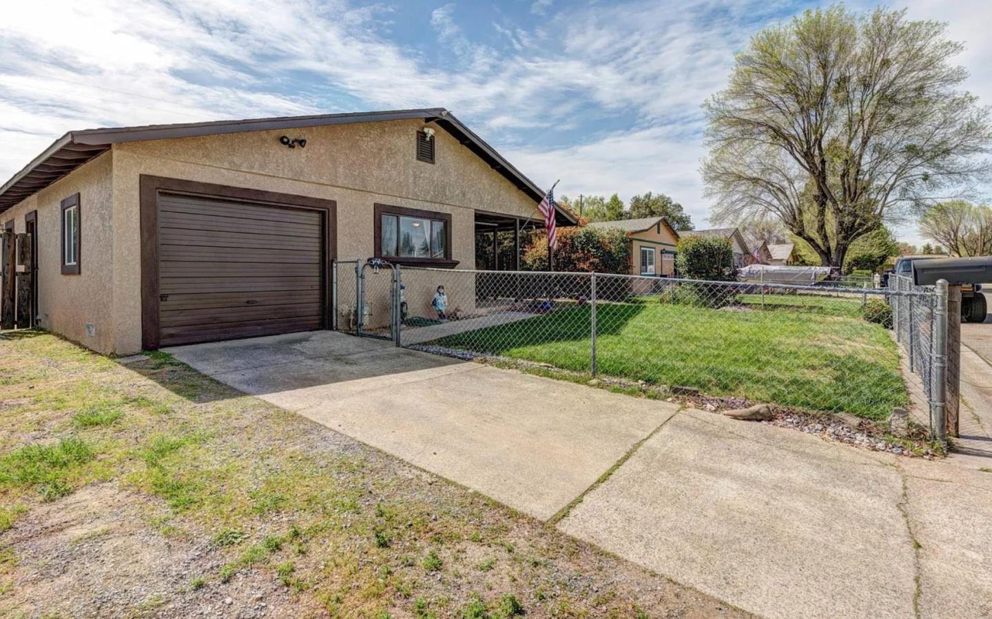 2886 Pinto LN