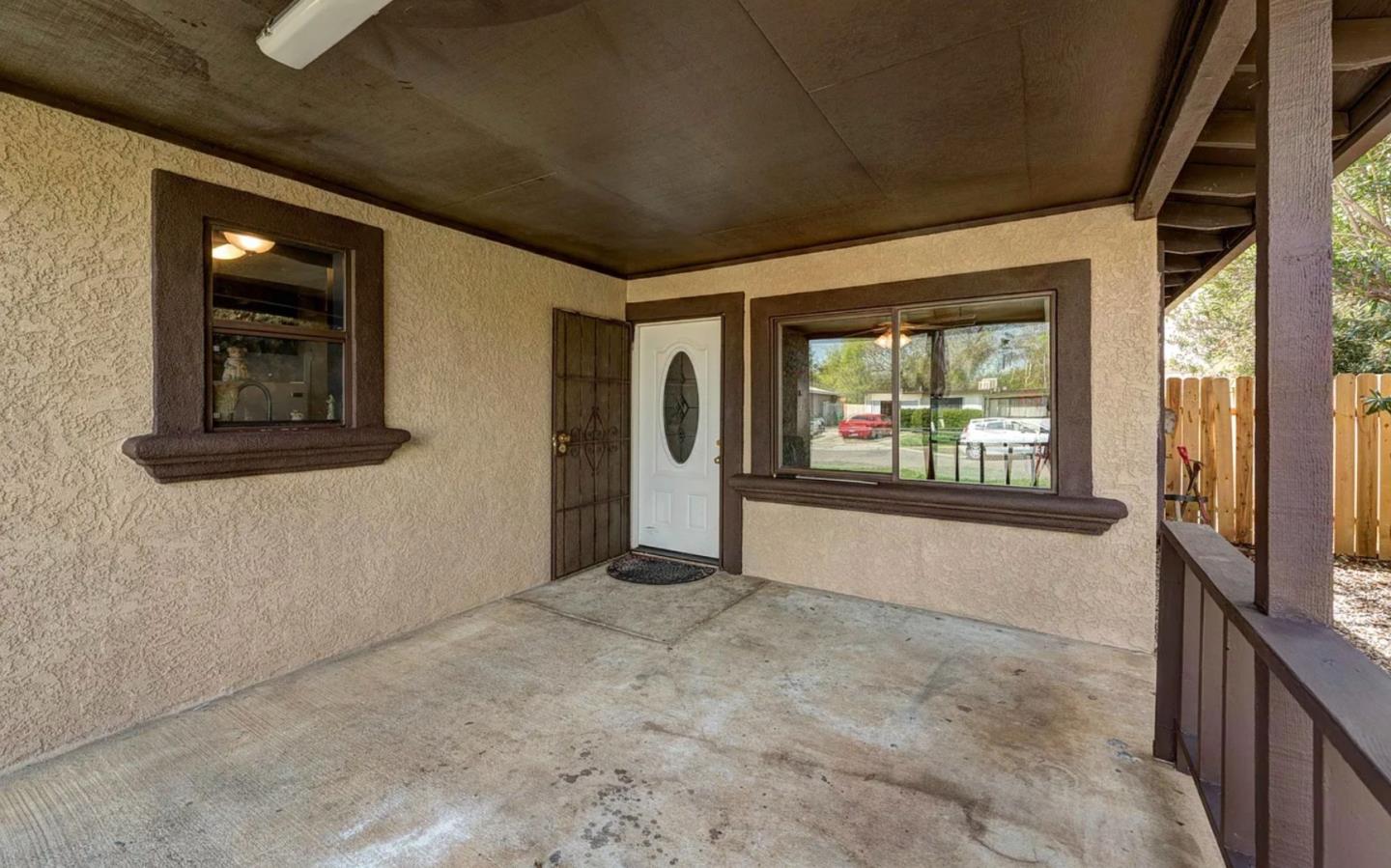 2886 Pinto LN
