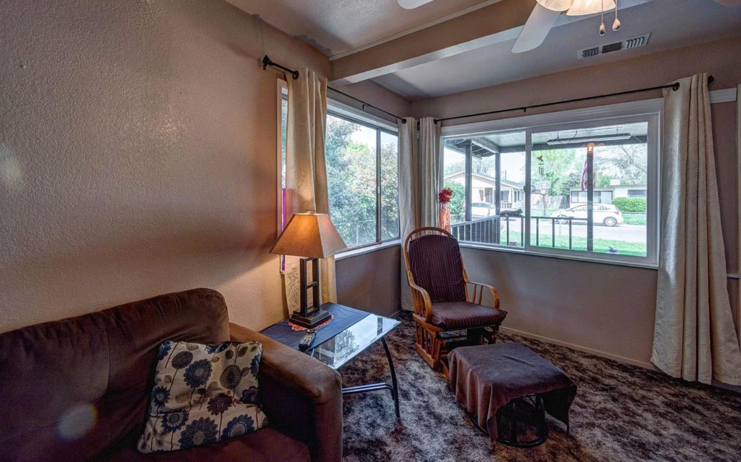 2886 Pinto LN