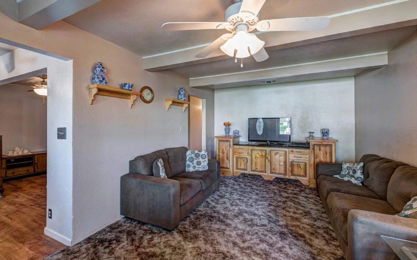 2886 Pinto LN