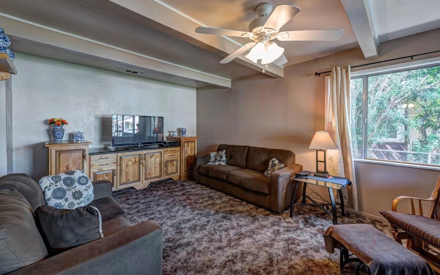 2886 Pinto LN