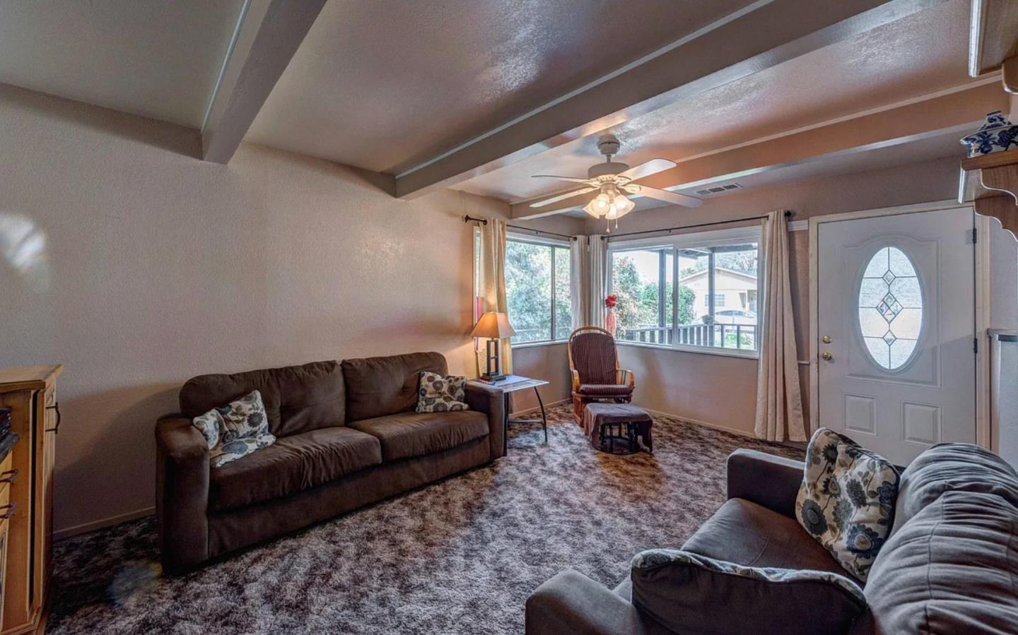 2886 Pinto LN