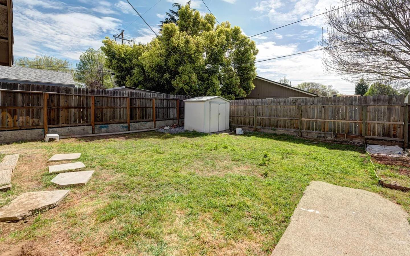 2886 Pinto LN