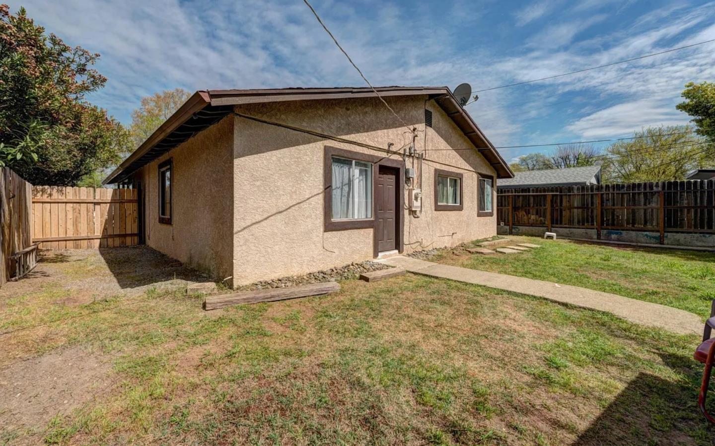 2886 Pinto LN