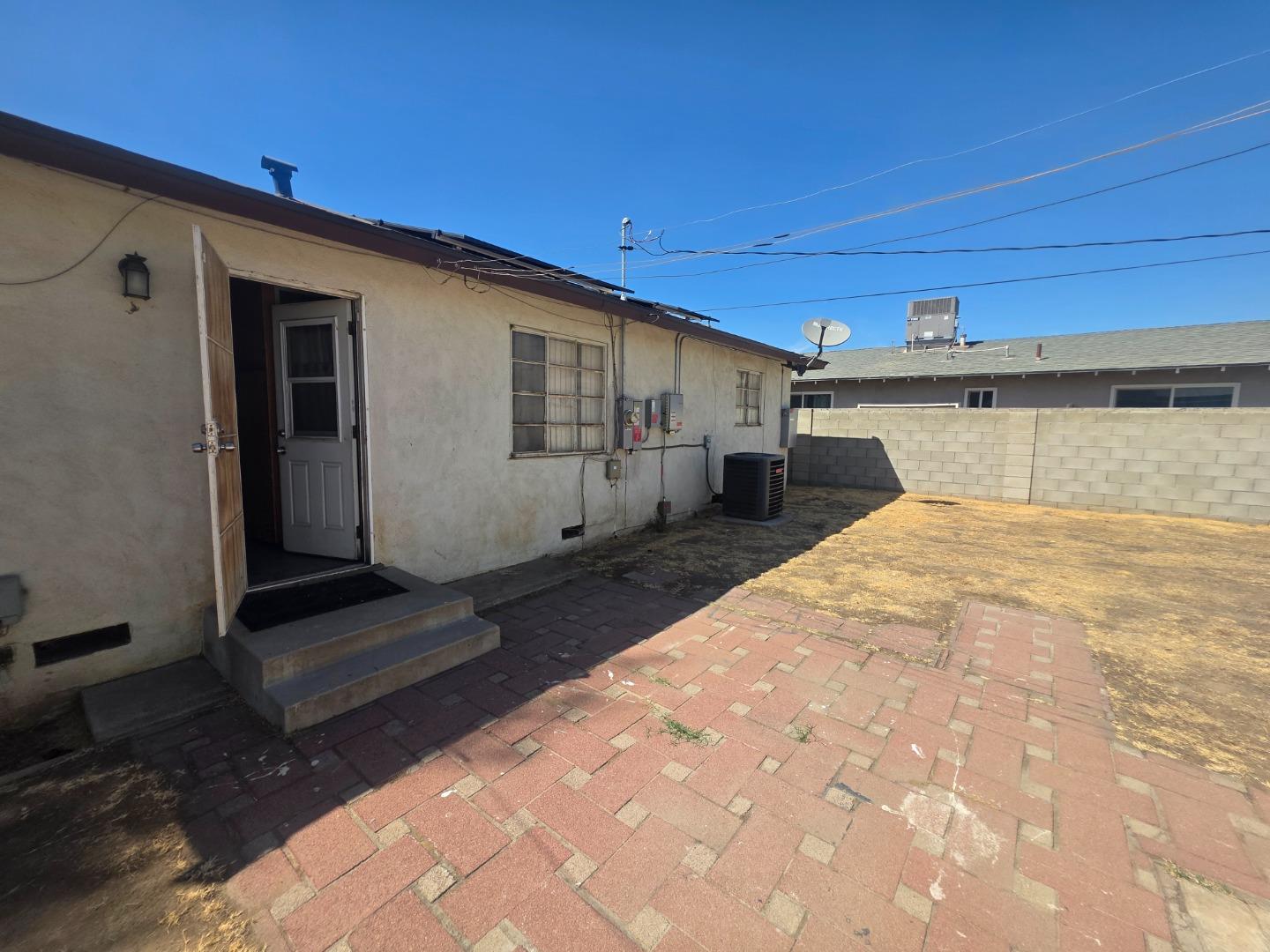 1412 Saxon WAY