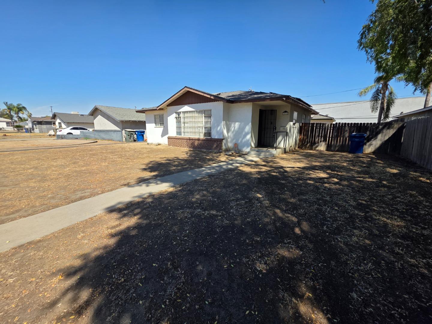 1412 Saxon WAY