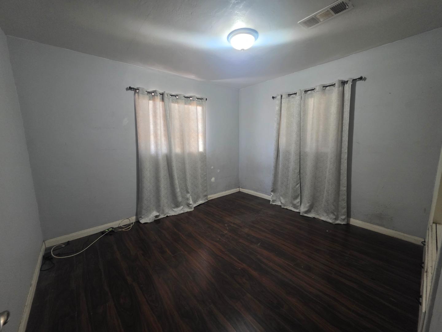 1412 Saxon WAY