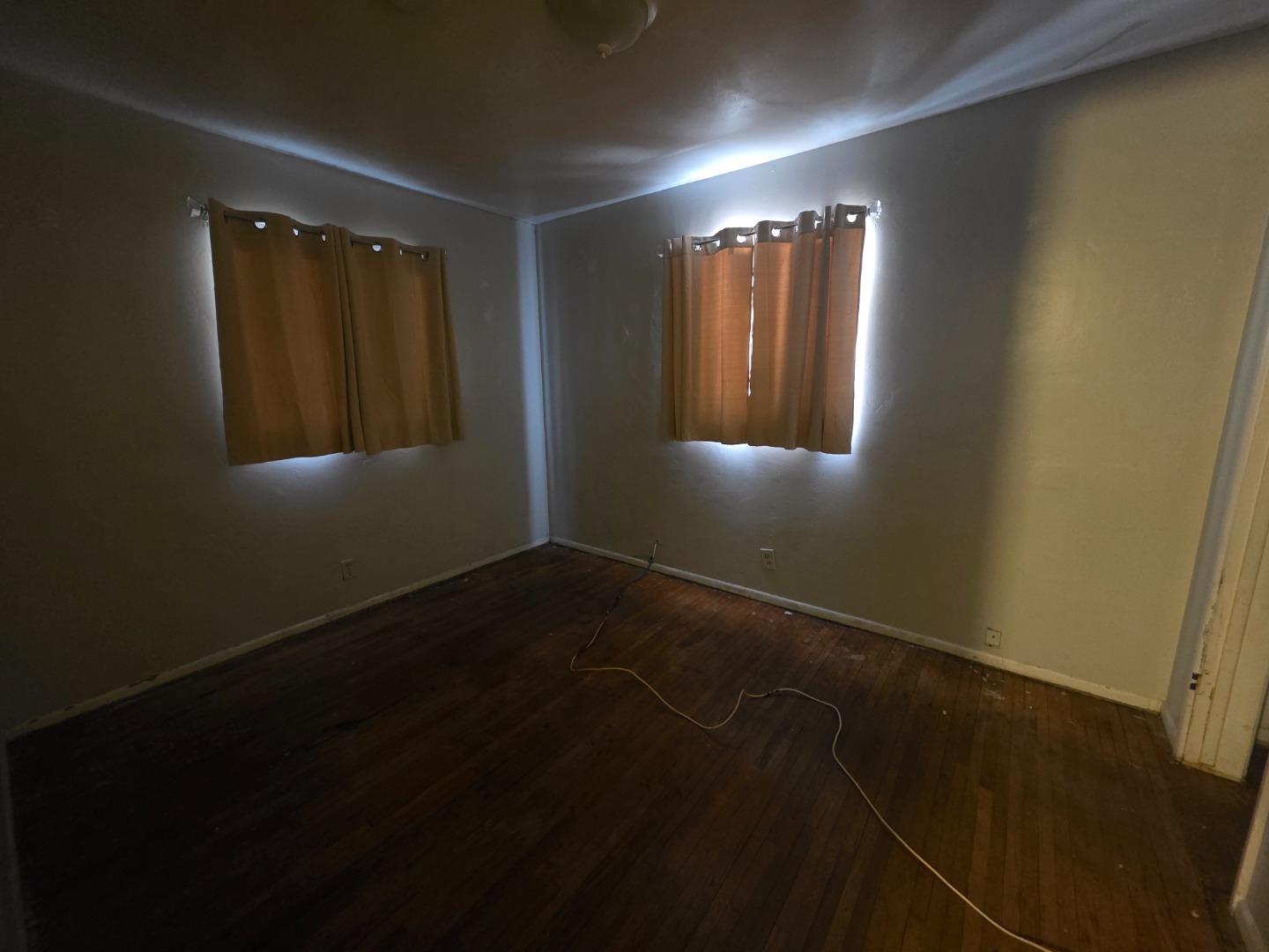 1412 Saxon WAY