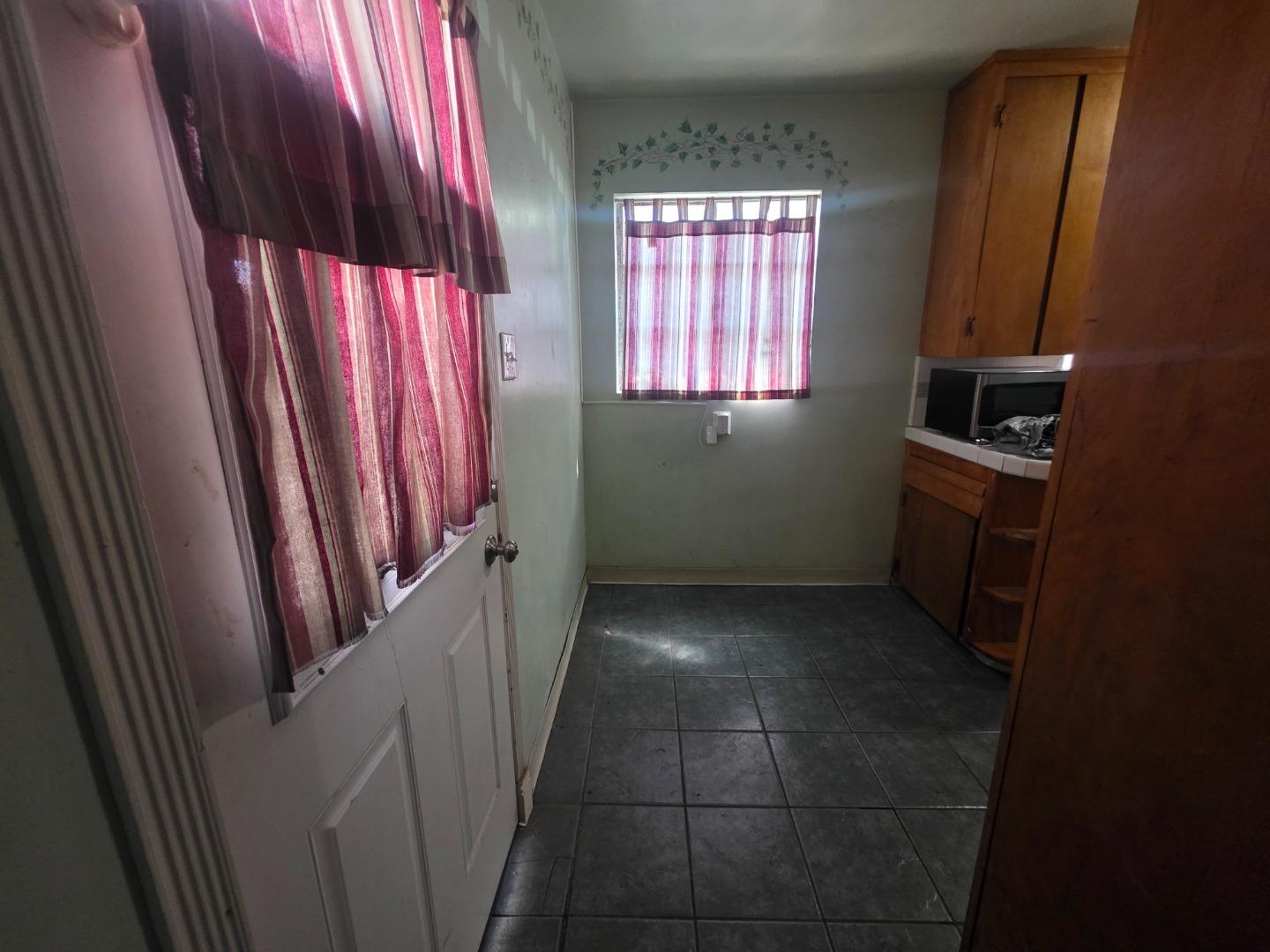 1412 Saxon WAY