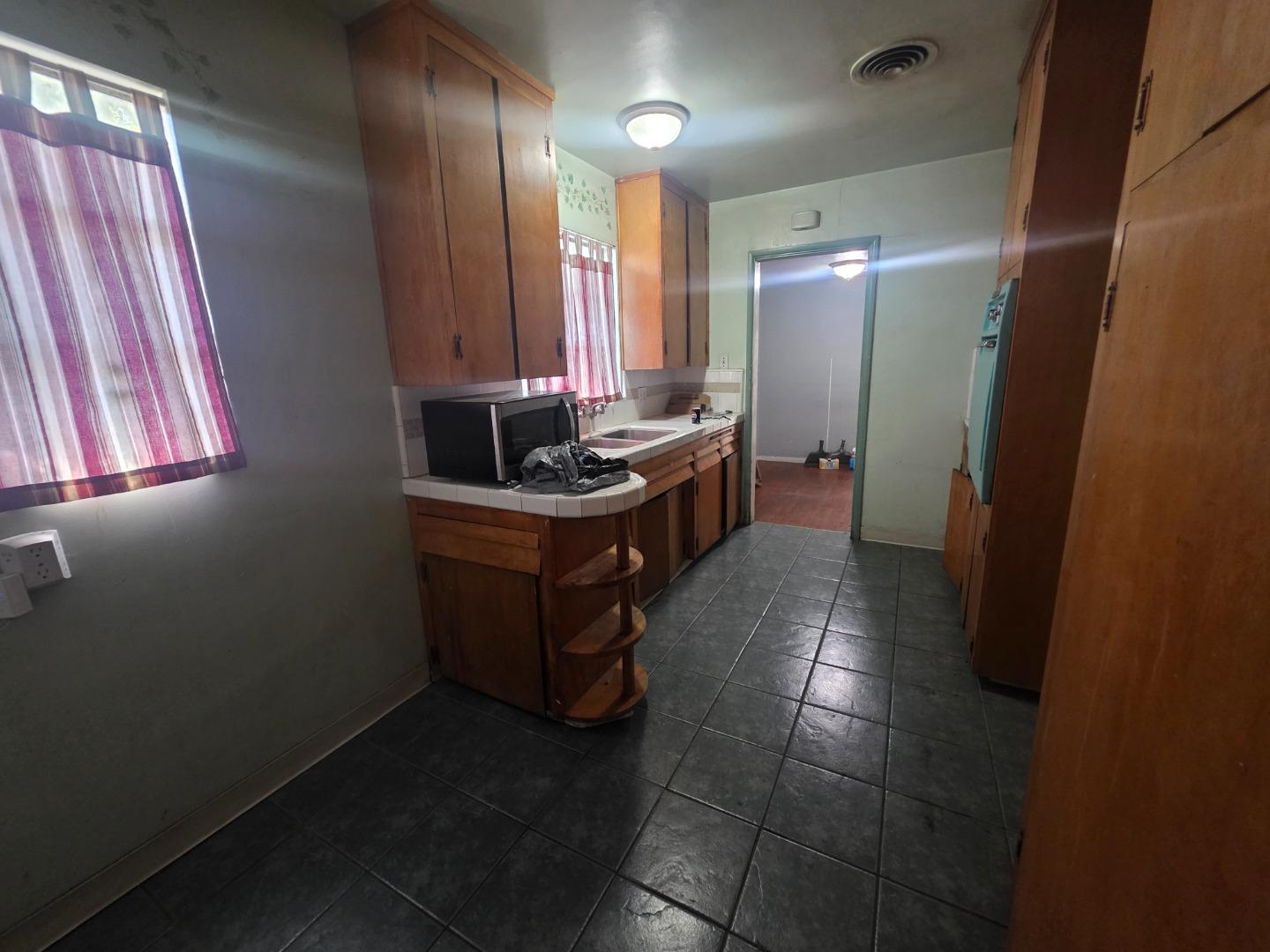 1412 Saxon WAY