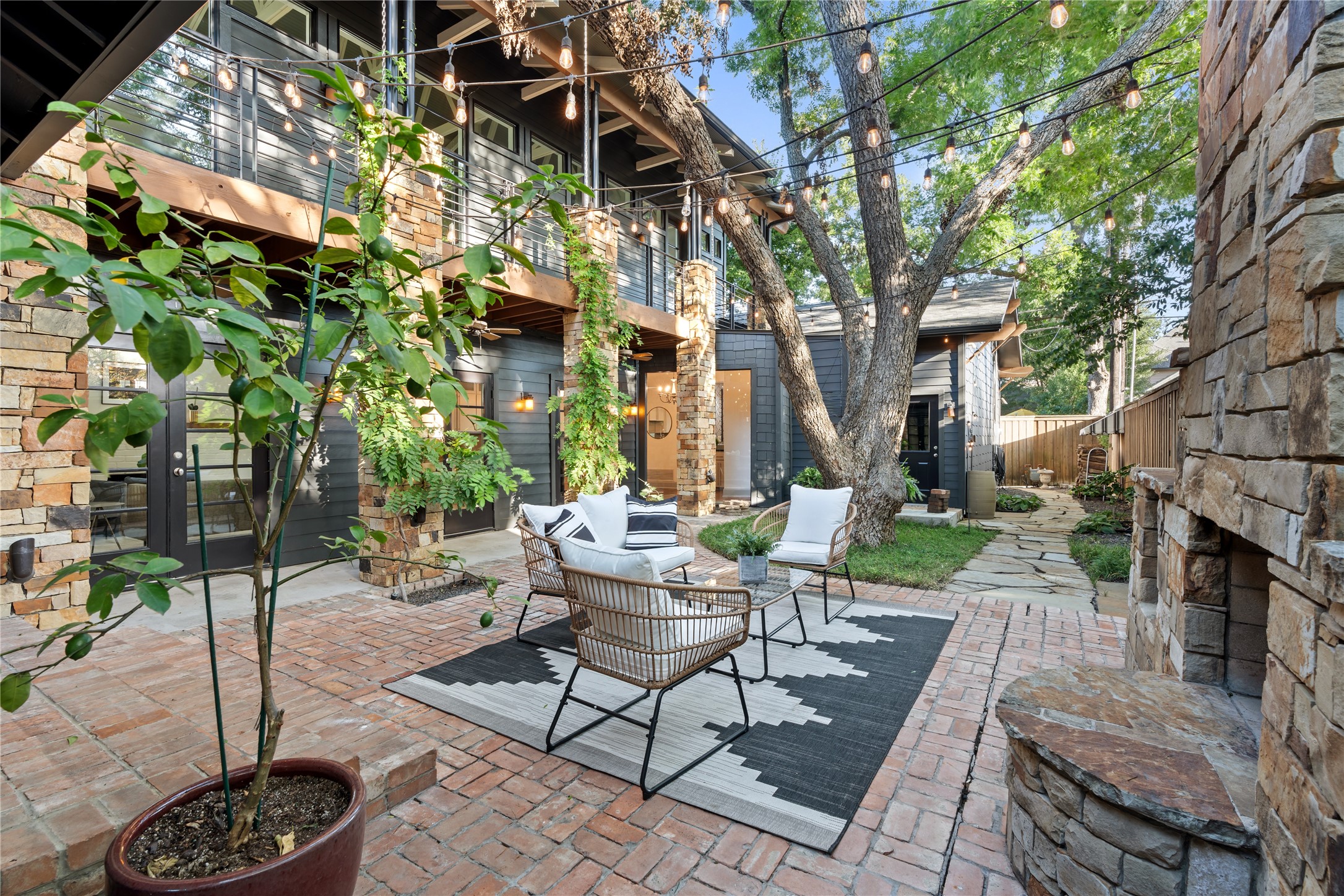 4818 W Hanover Avenue