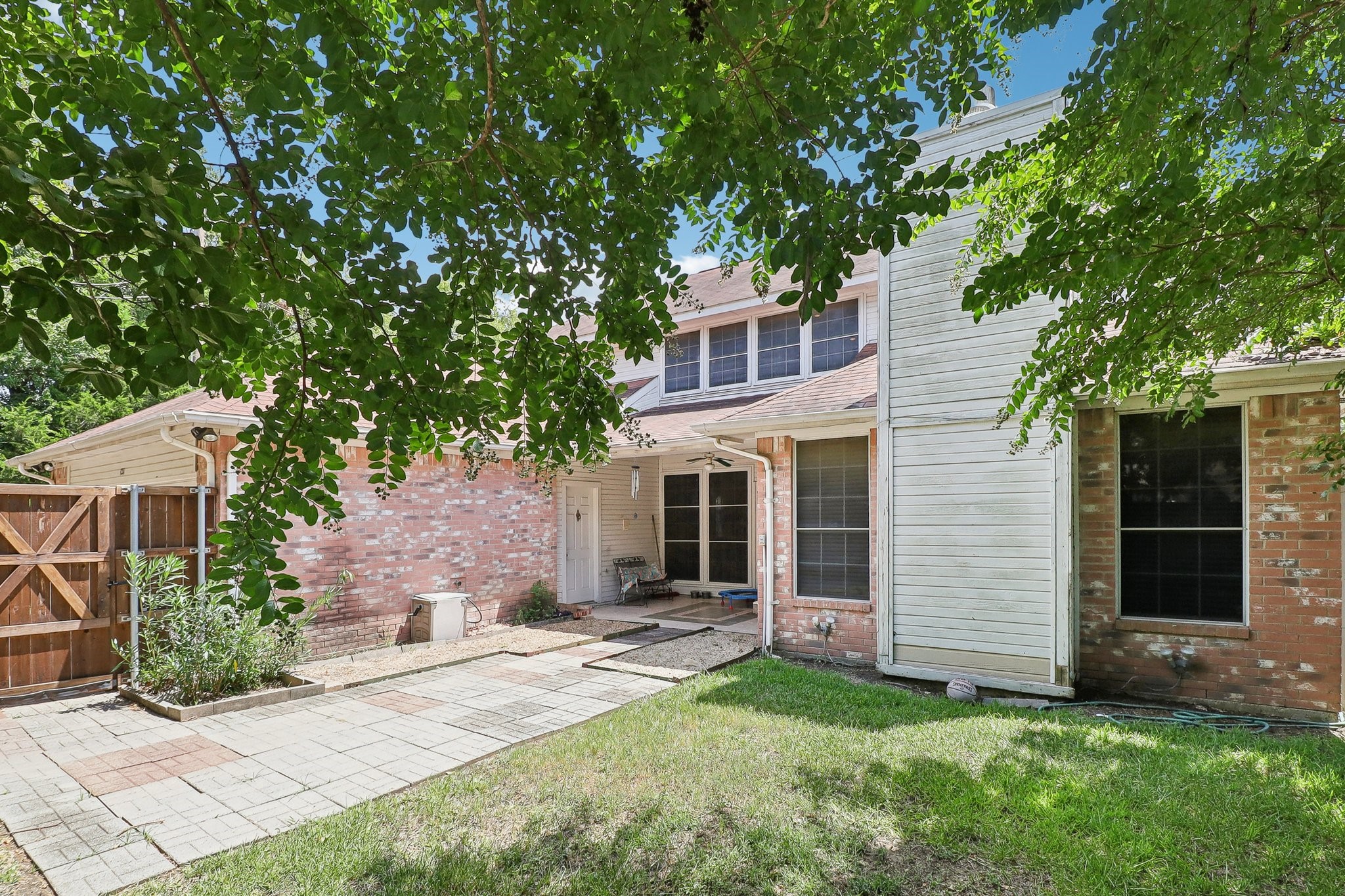 1211 Poplar Lane