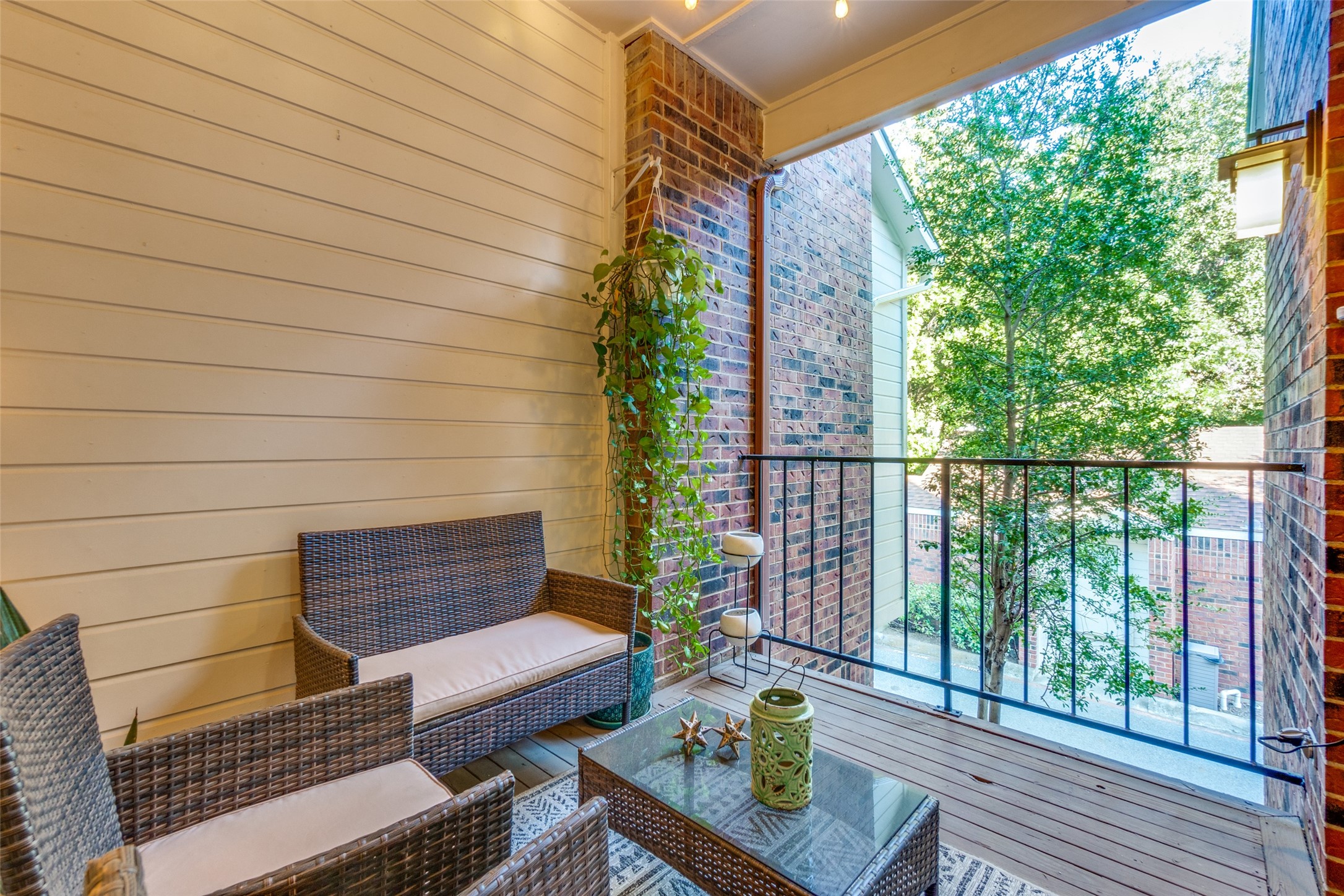 3235 Cole Avenue 100