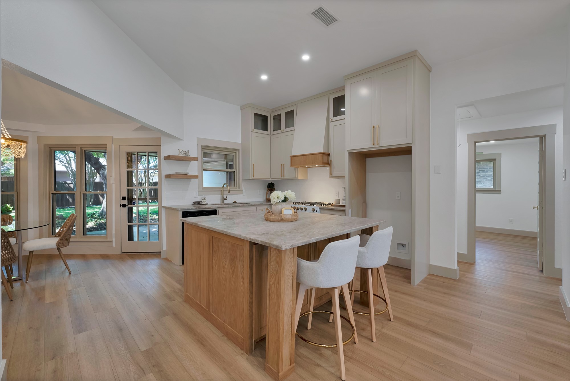 9943 Chimney Hill Lane