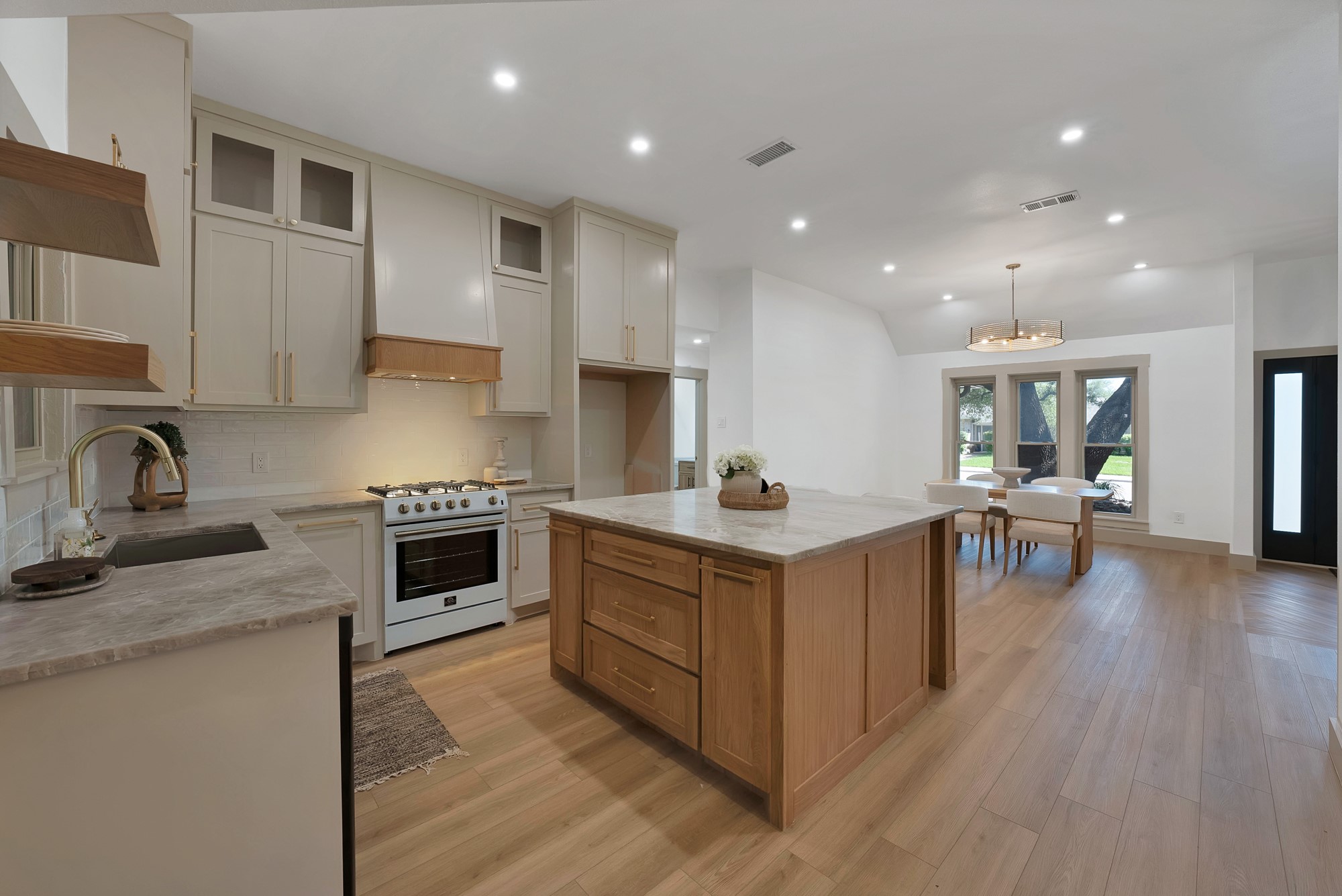 9943 Chimney Hill Lane