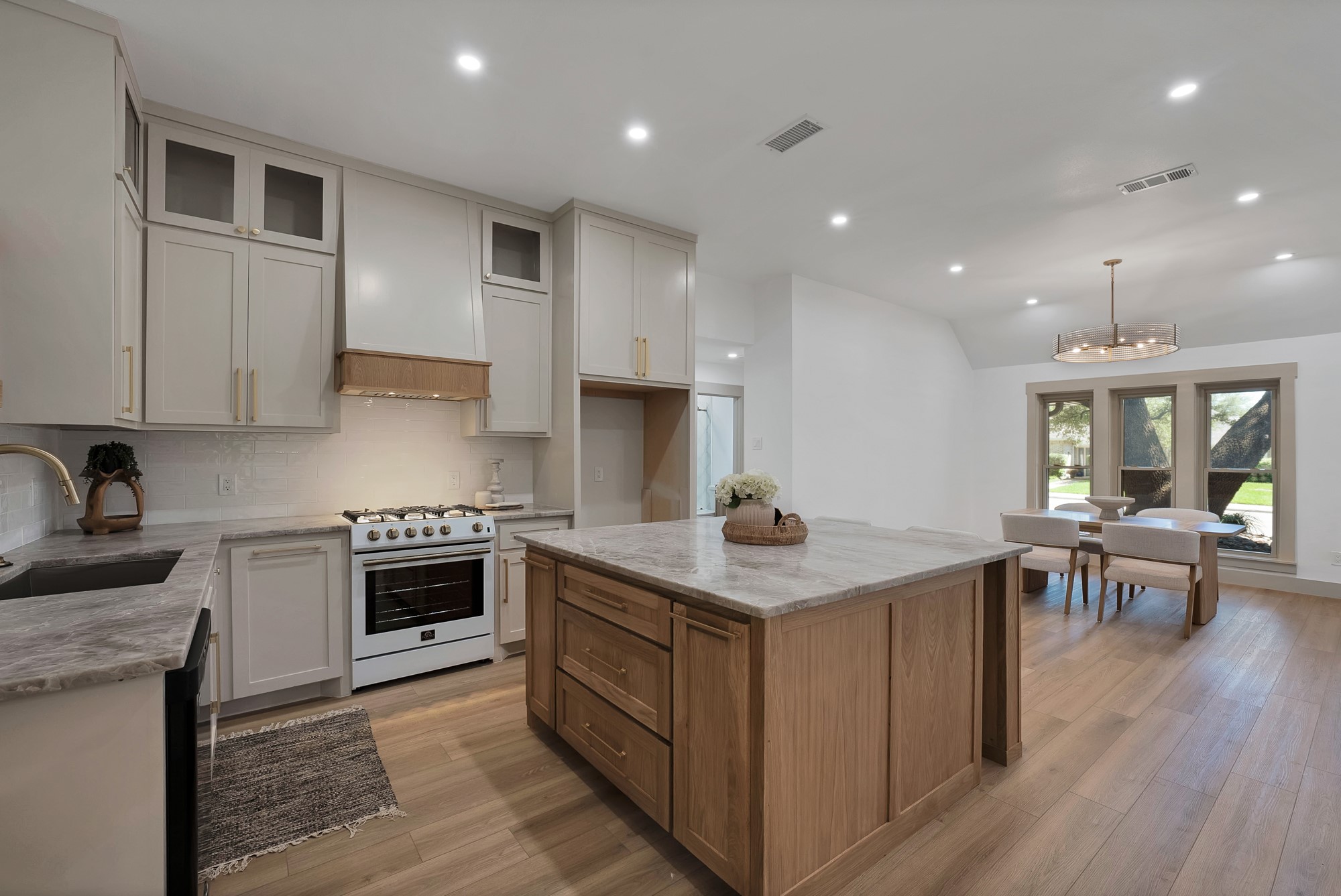 9943 Chimney Hill Lane