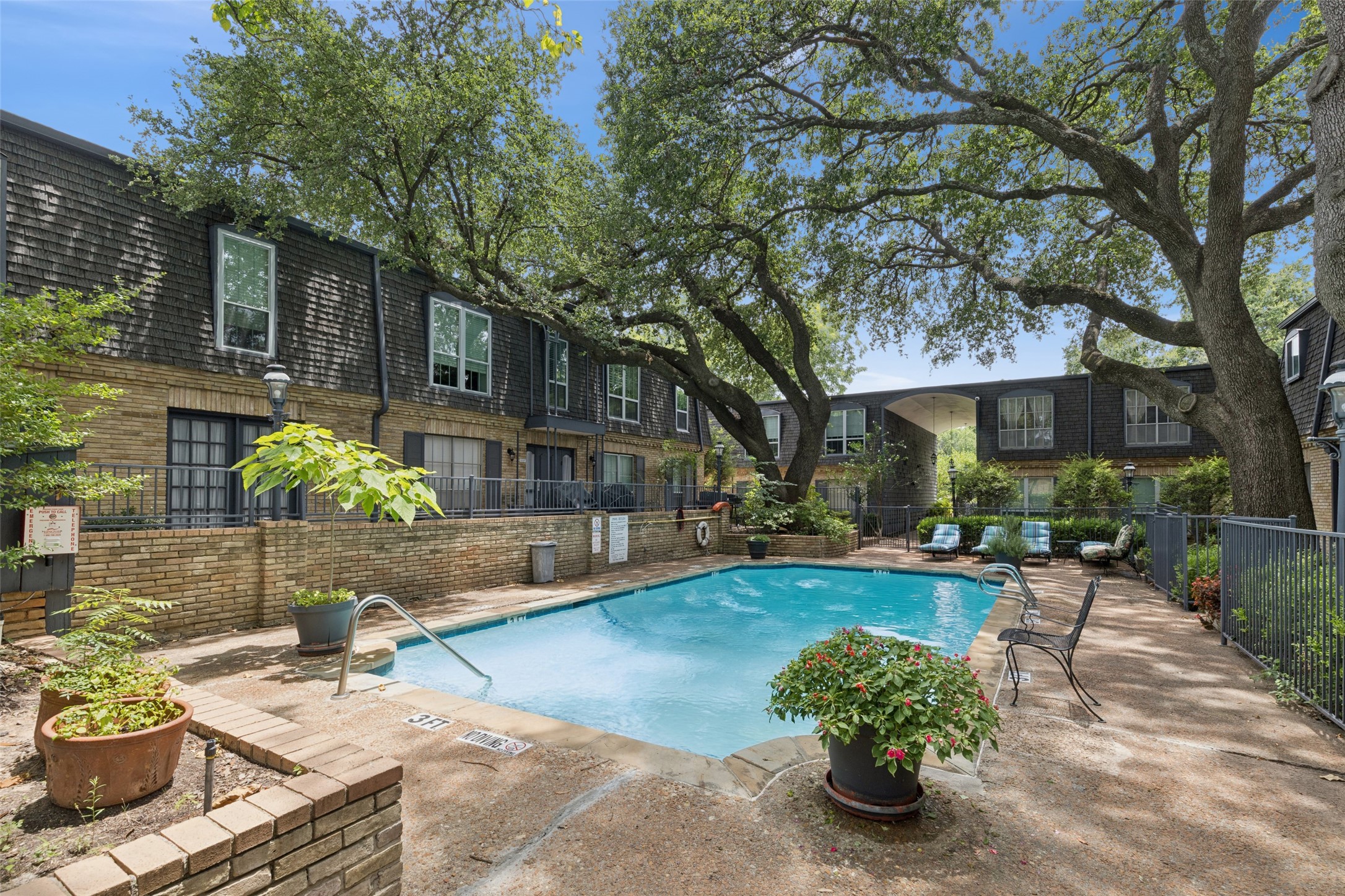 5031 Cedar Springs Road 202