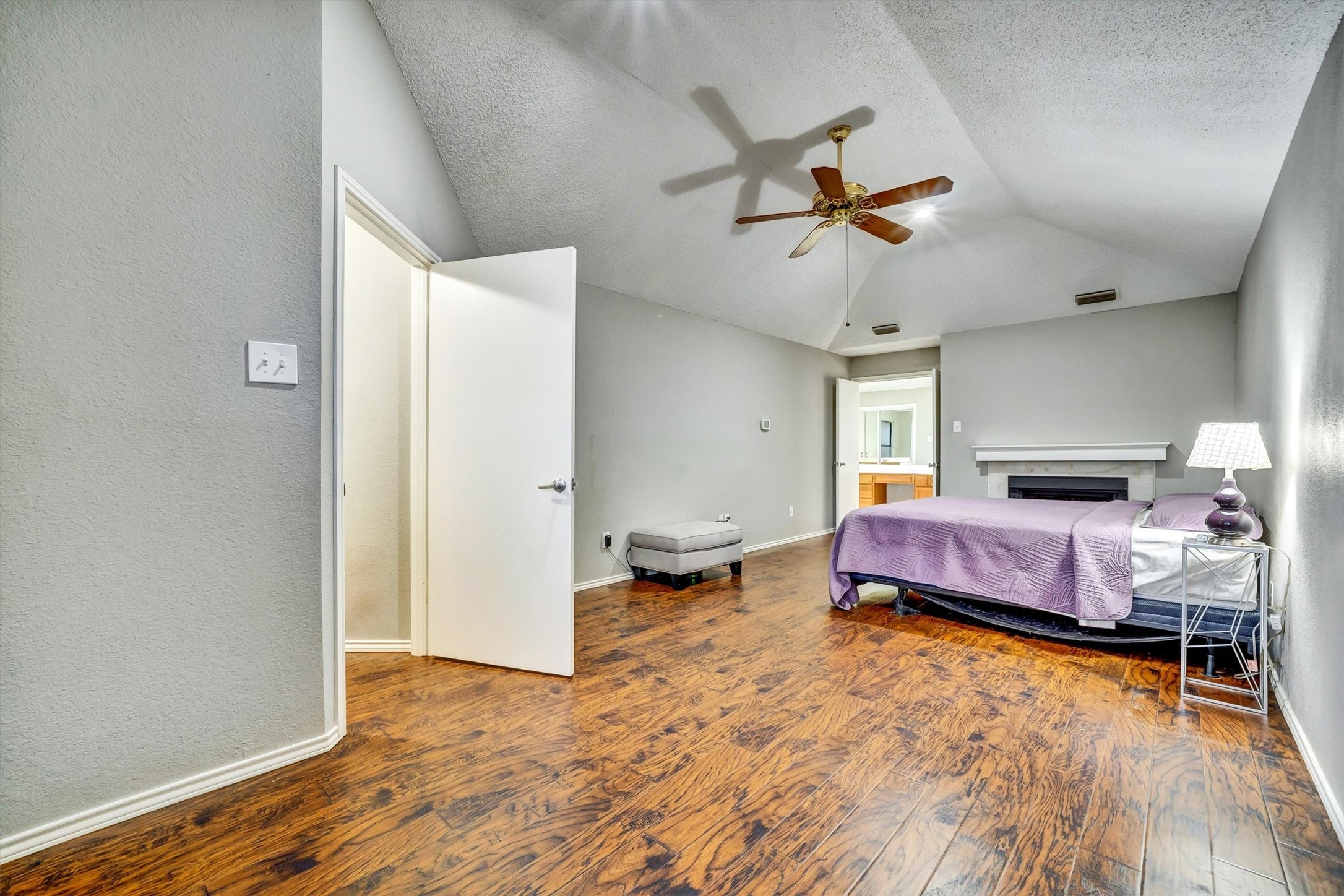 1606 Kingspoint Drive