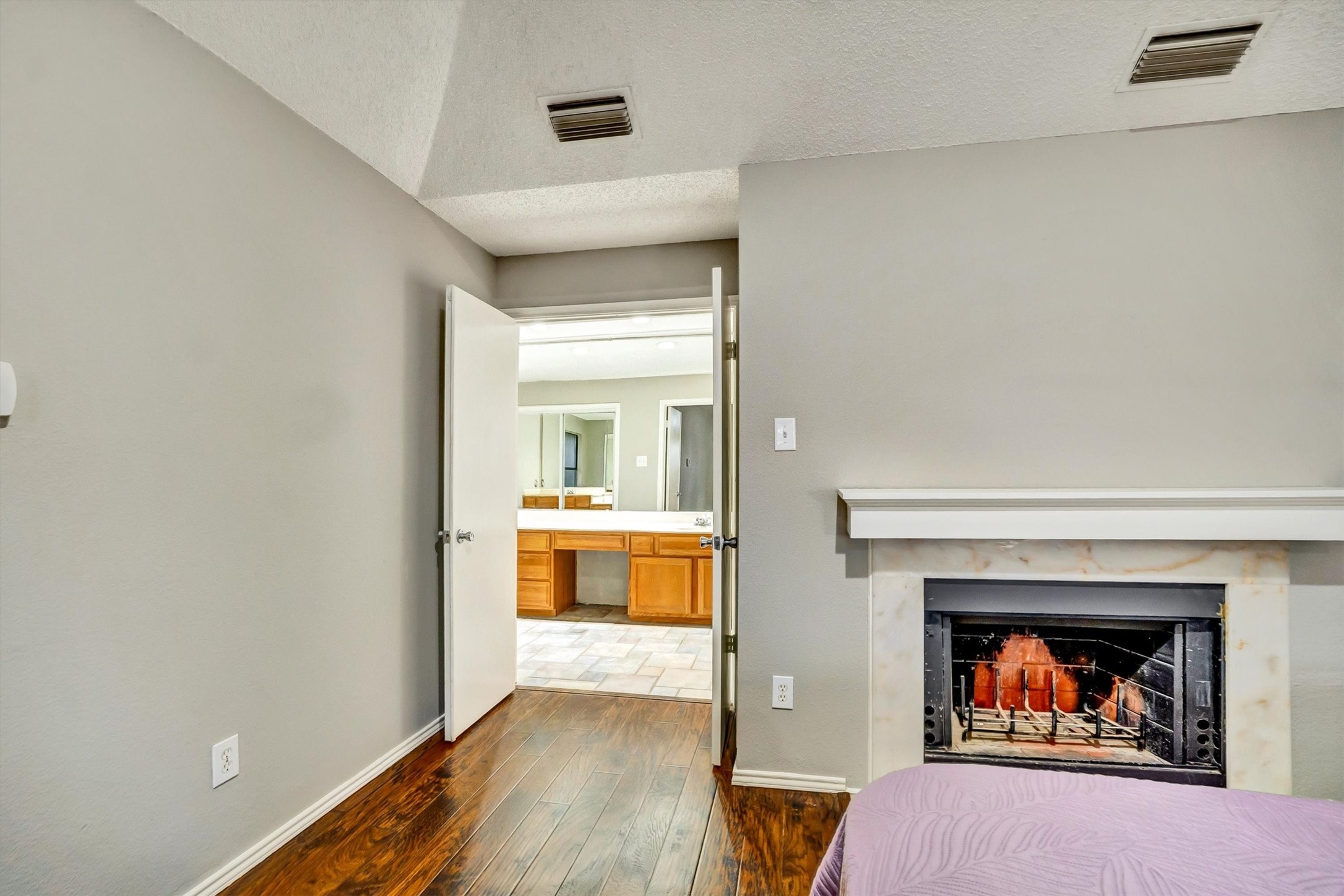 1606 Kingspoint Drive