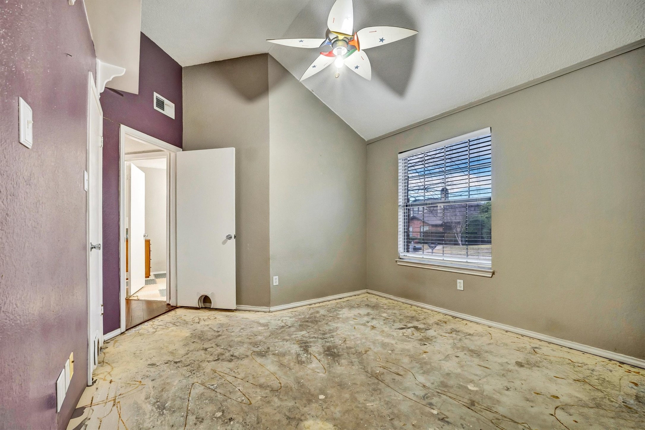 1606 Kingspoint Drive