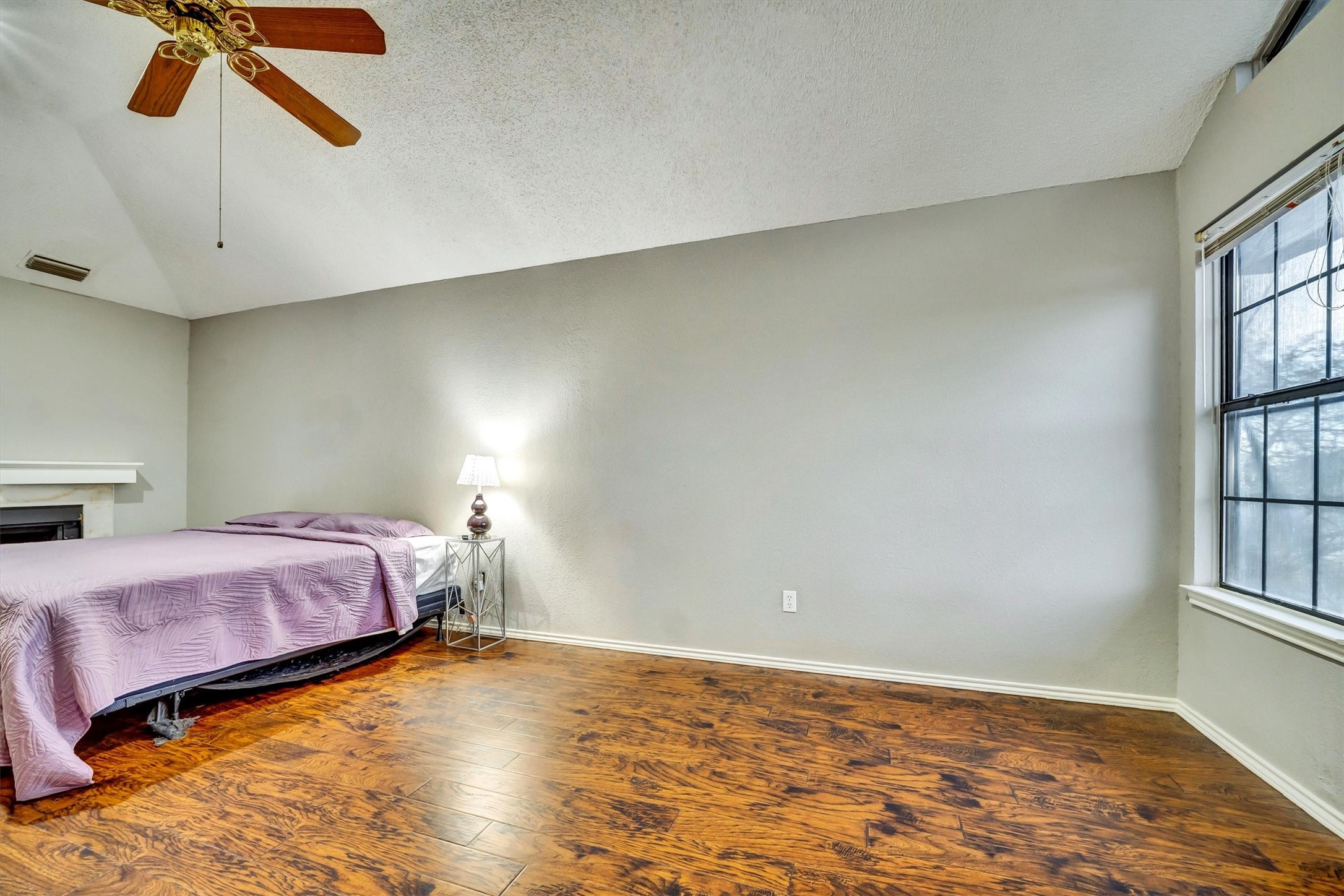 1606 Kingspoint Drive