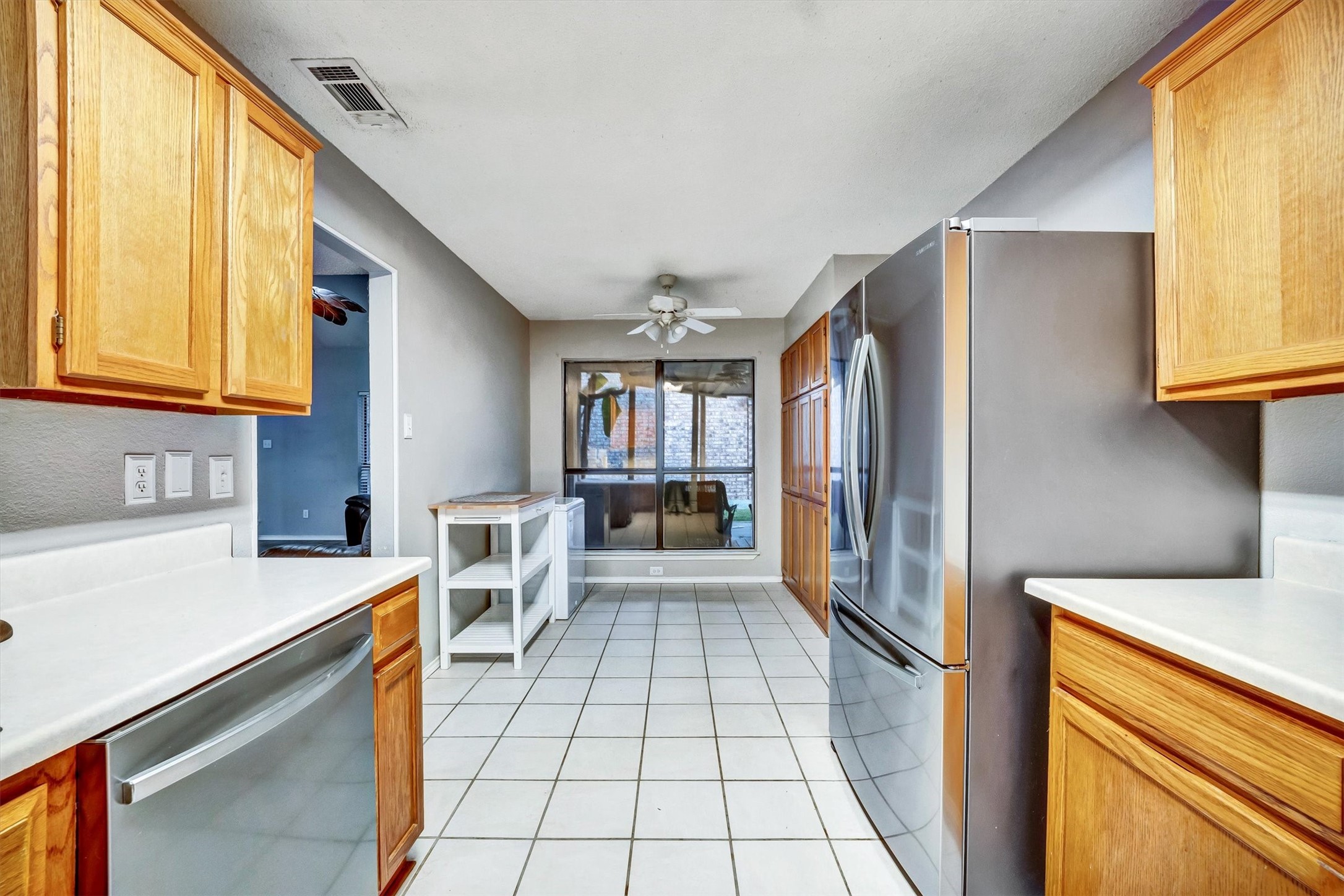 1606 Kingspoint Drive