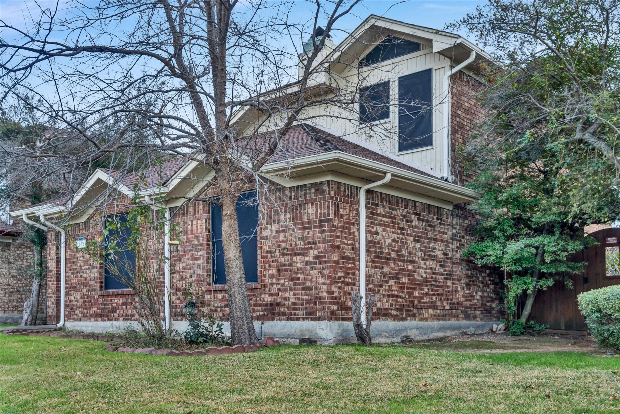 1606 Kingspoint Drive