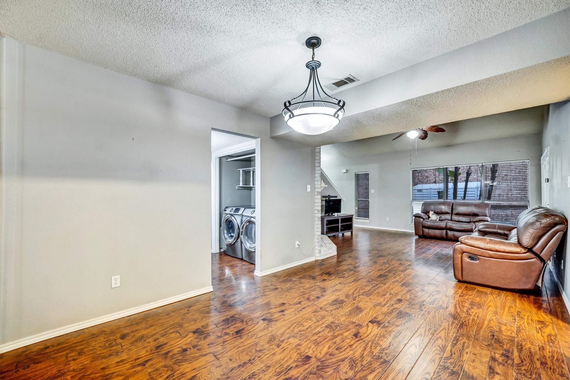 1606 Kingspoint Drive