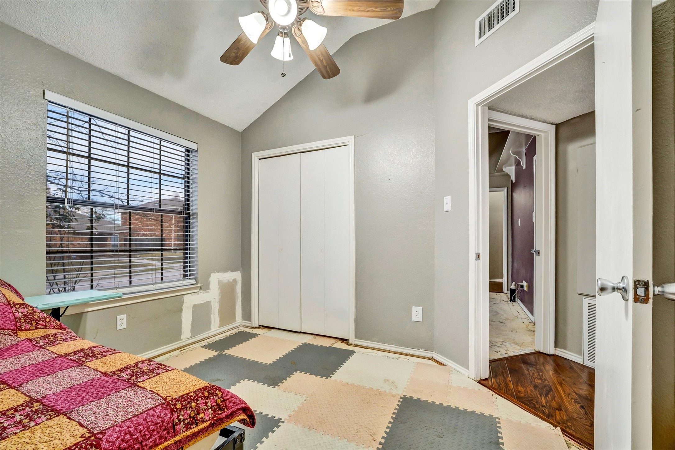 1606 Kingspoint Drive