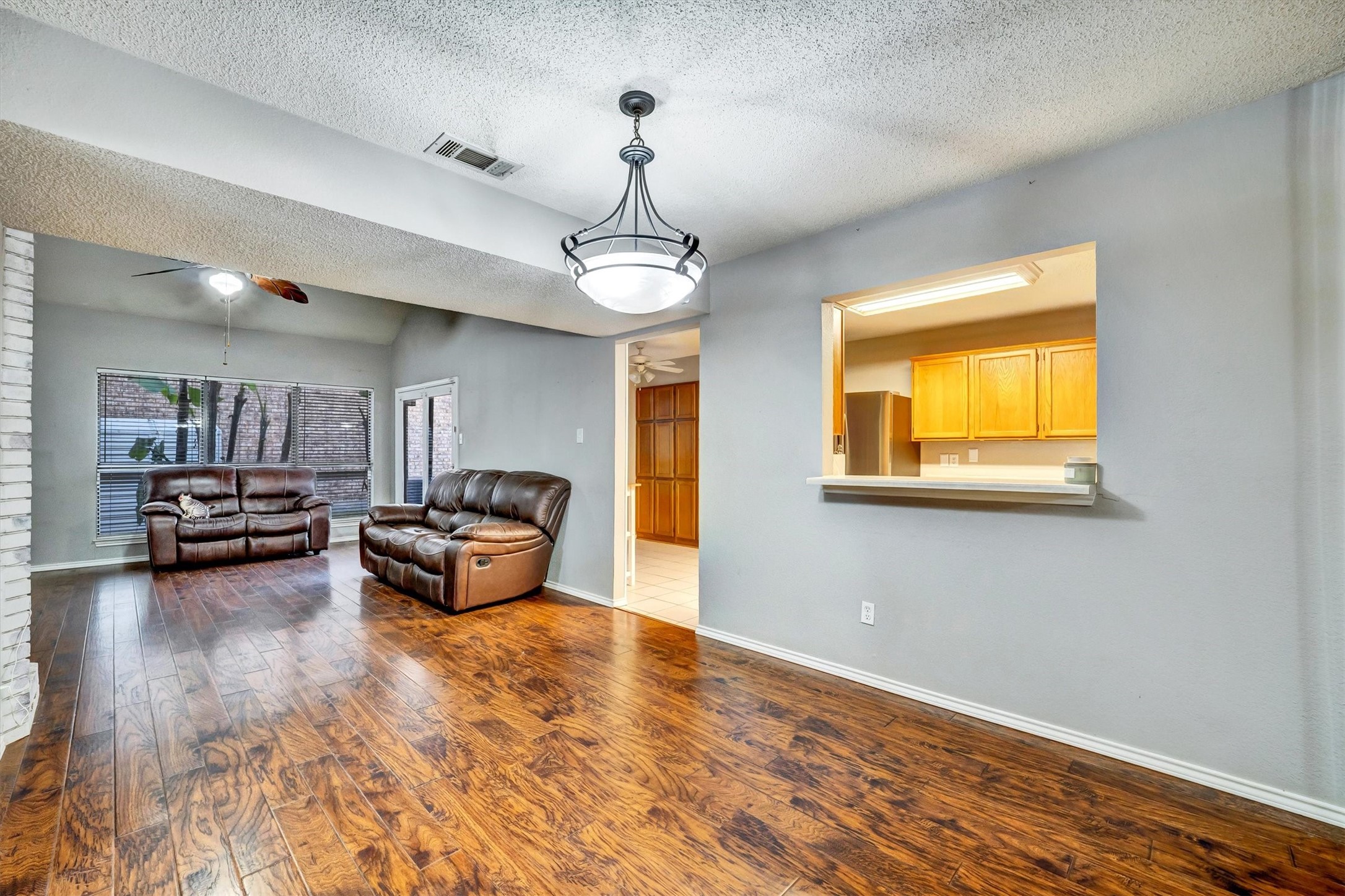 1606 Kingspoint Drive