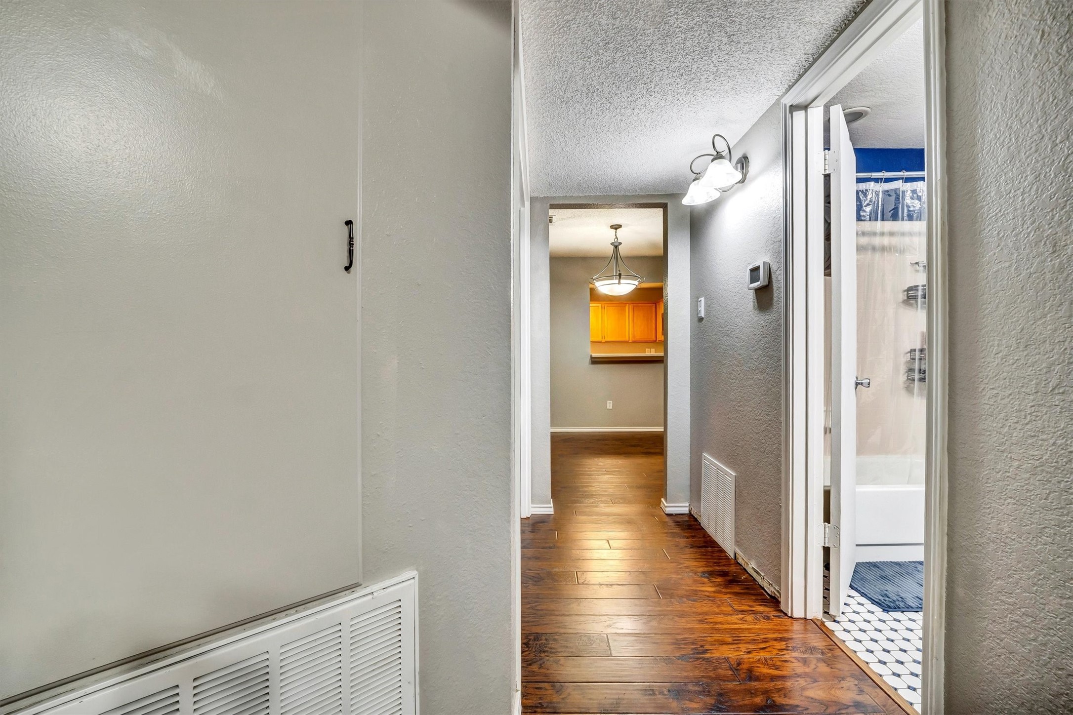 1606 Kingspoint Drive