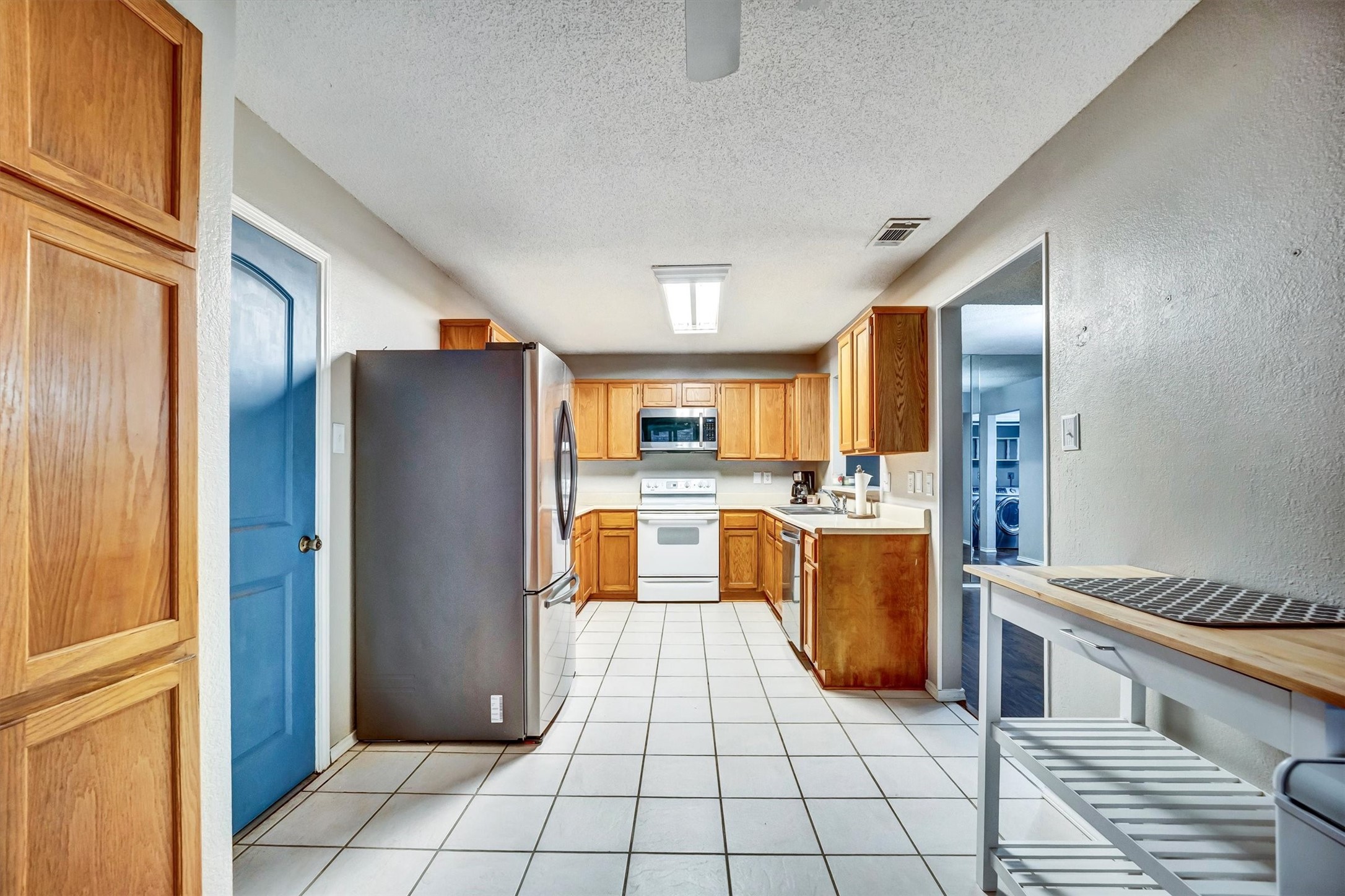 1606 Kingspoint Drive