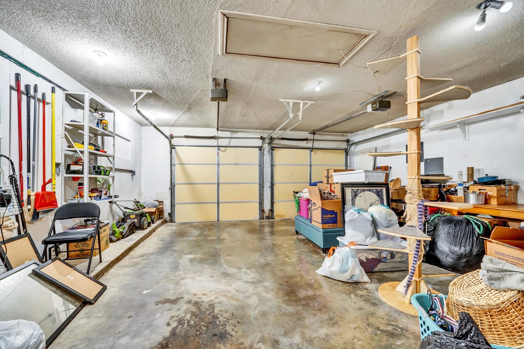 1606 Kingspoint Drive