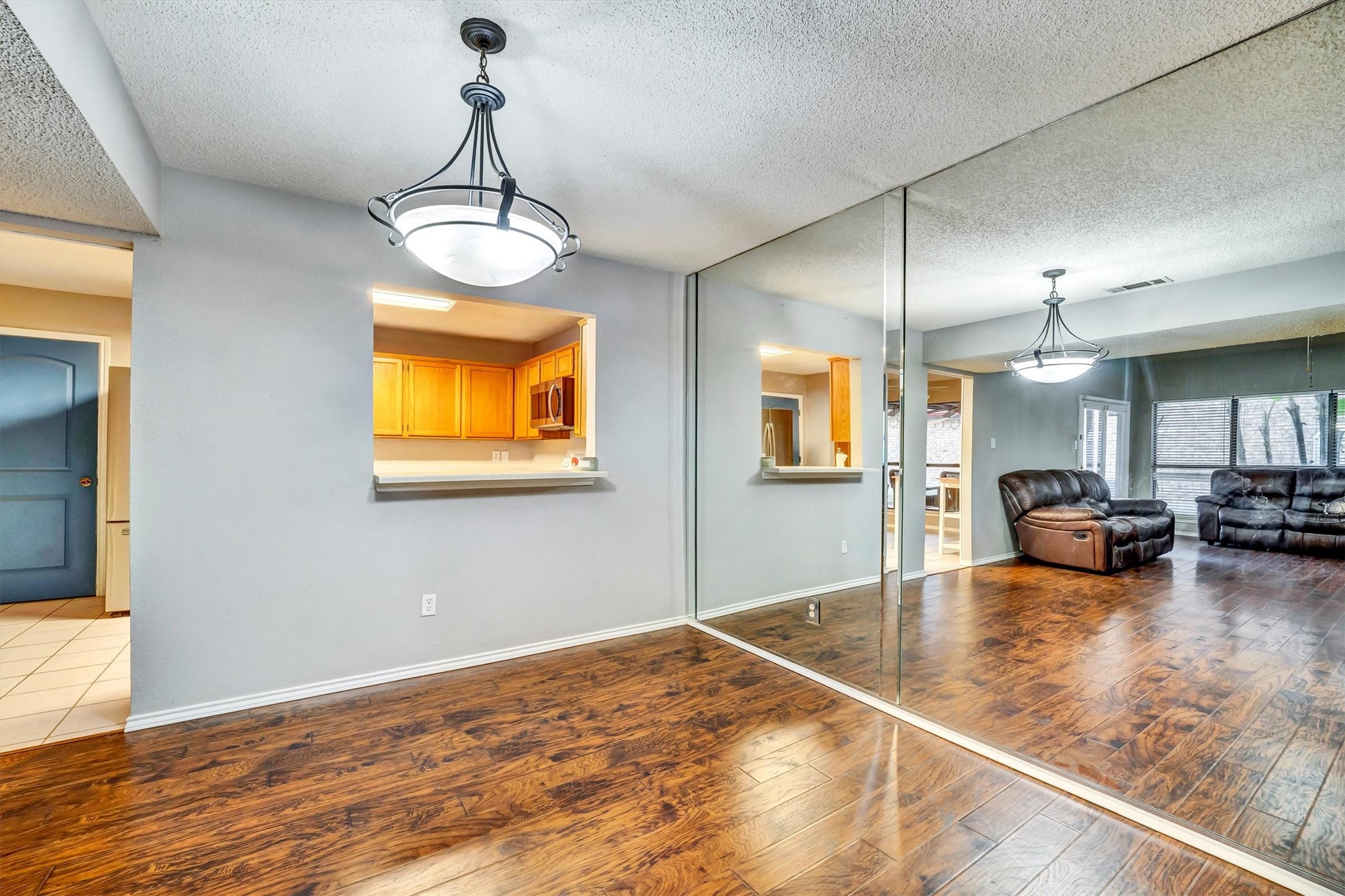 1606 Kingspoint Drive