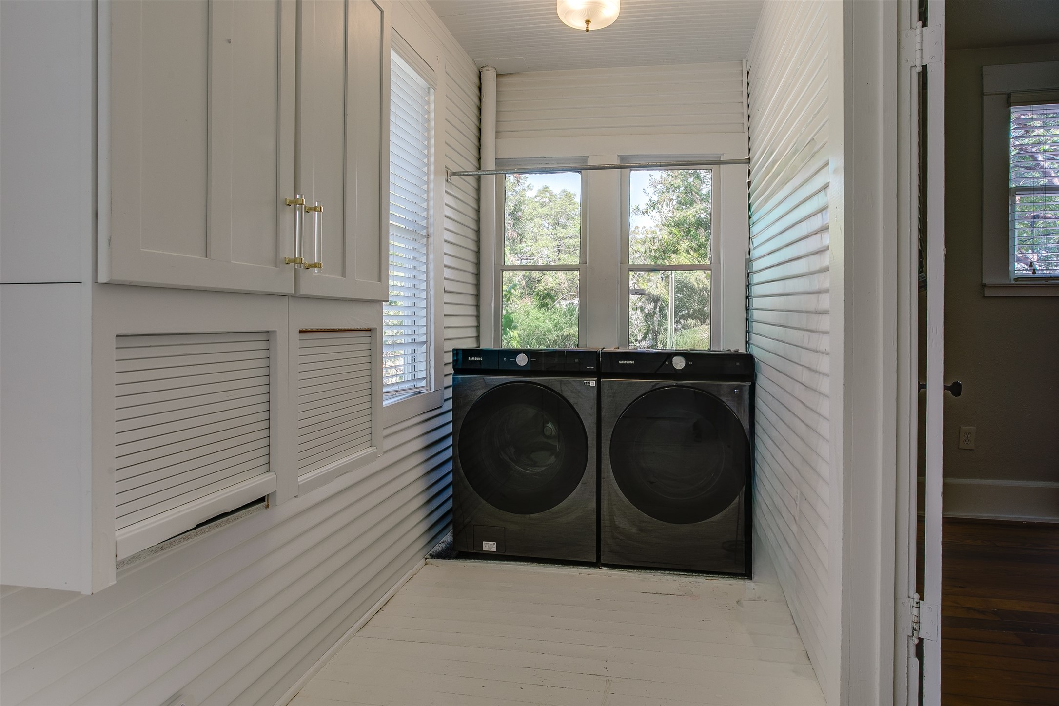 219 N Willomet Avenue