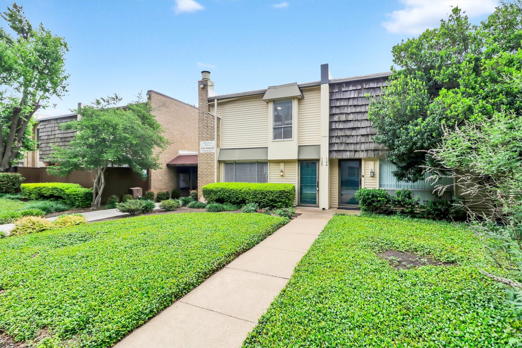 2702 Douglas Avenue 125
