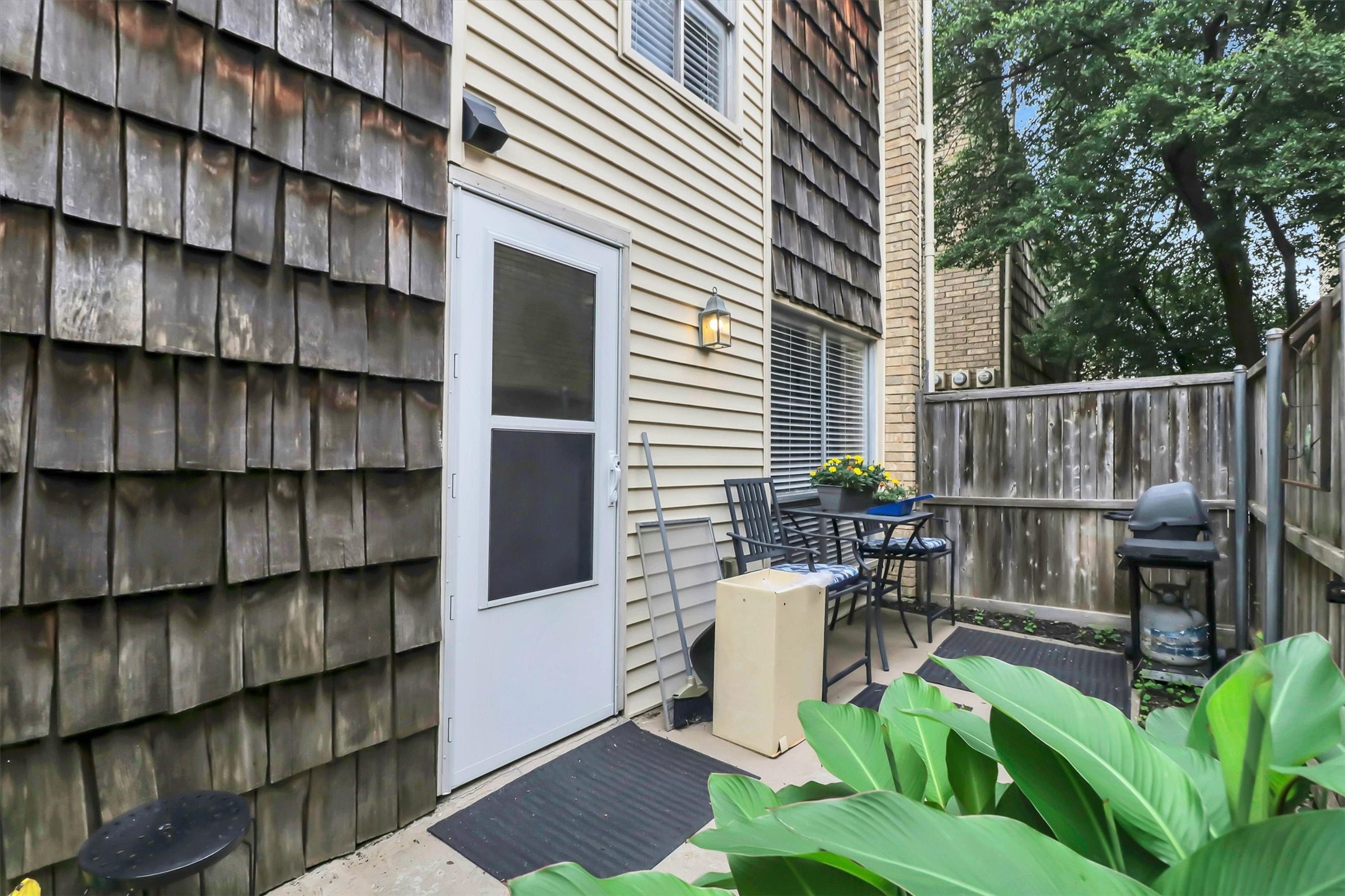 2702 Douglas Avenue 125