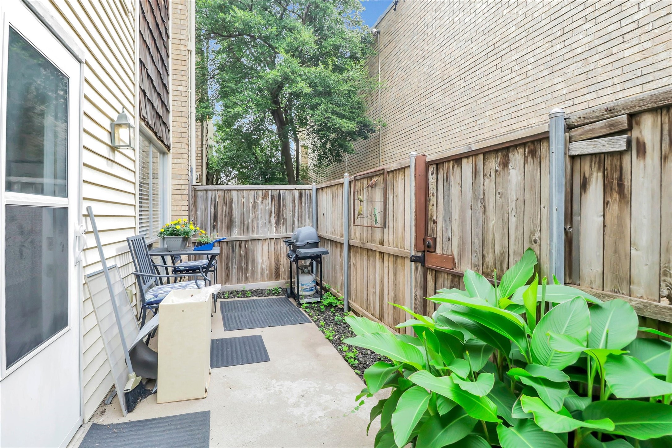2702 Douglas Avenue 125
