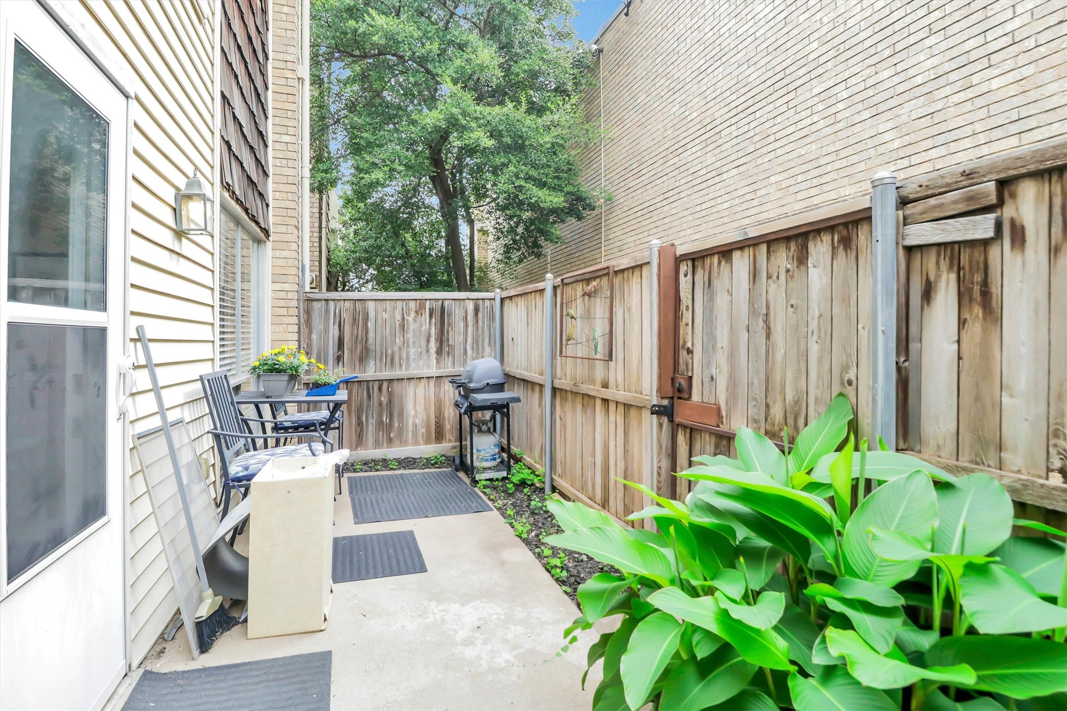 2702 Douglas Avenue 125