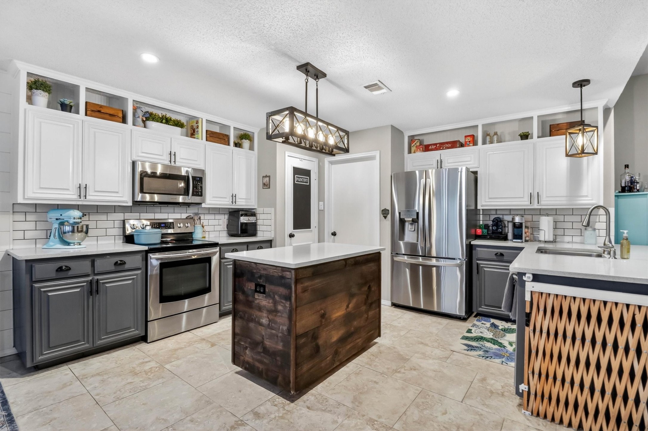 7926 Rattlers Court