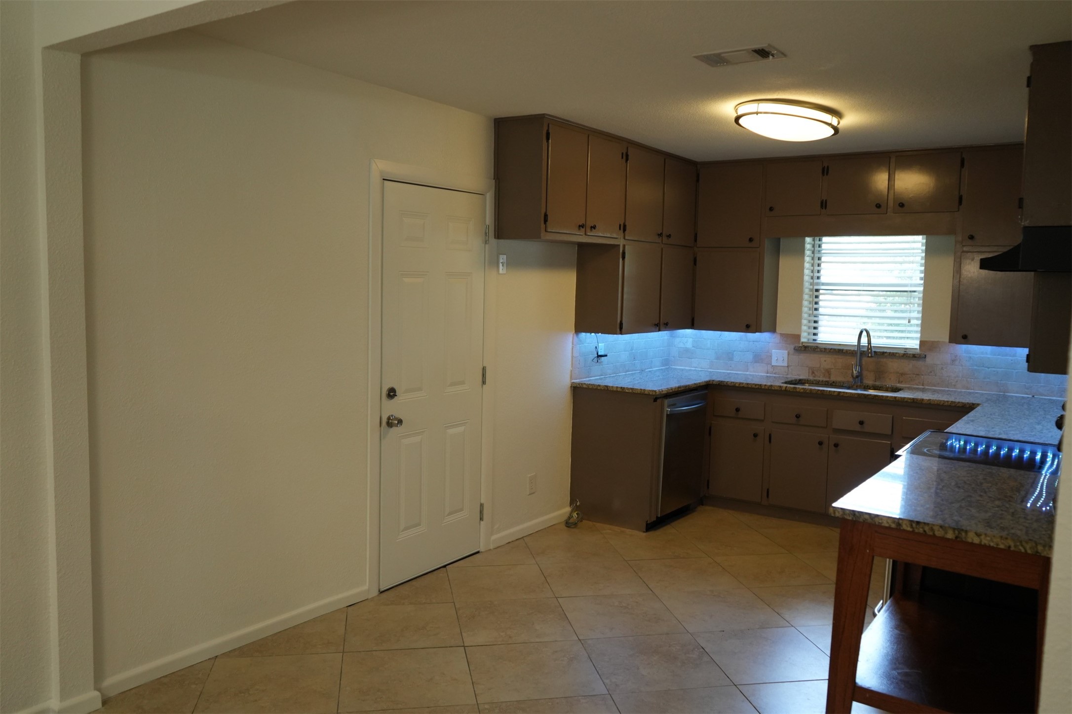 917 De Witt Circle
