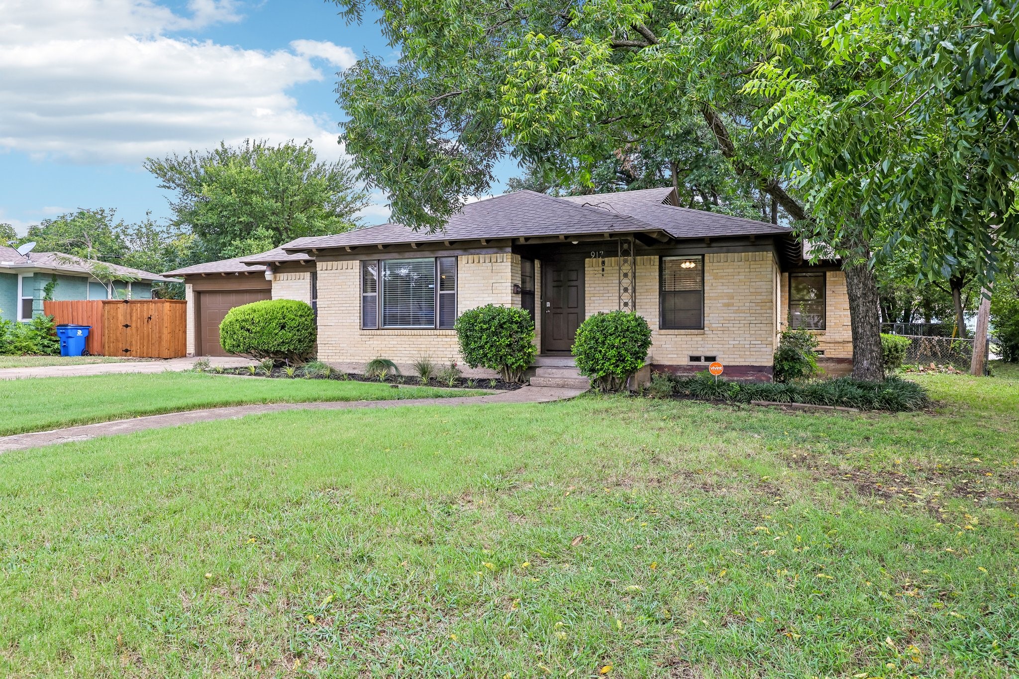 917 De Witt Circle