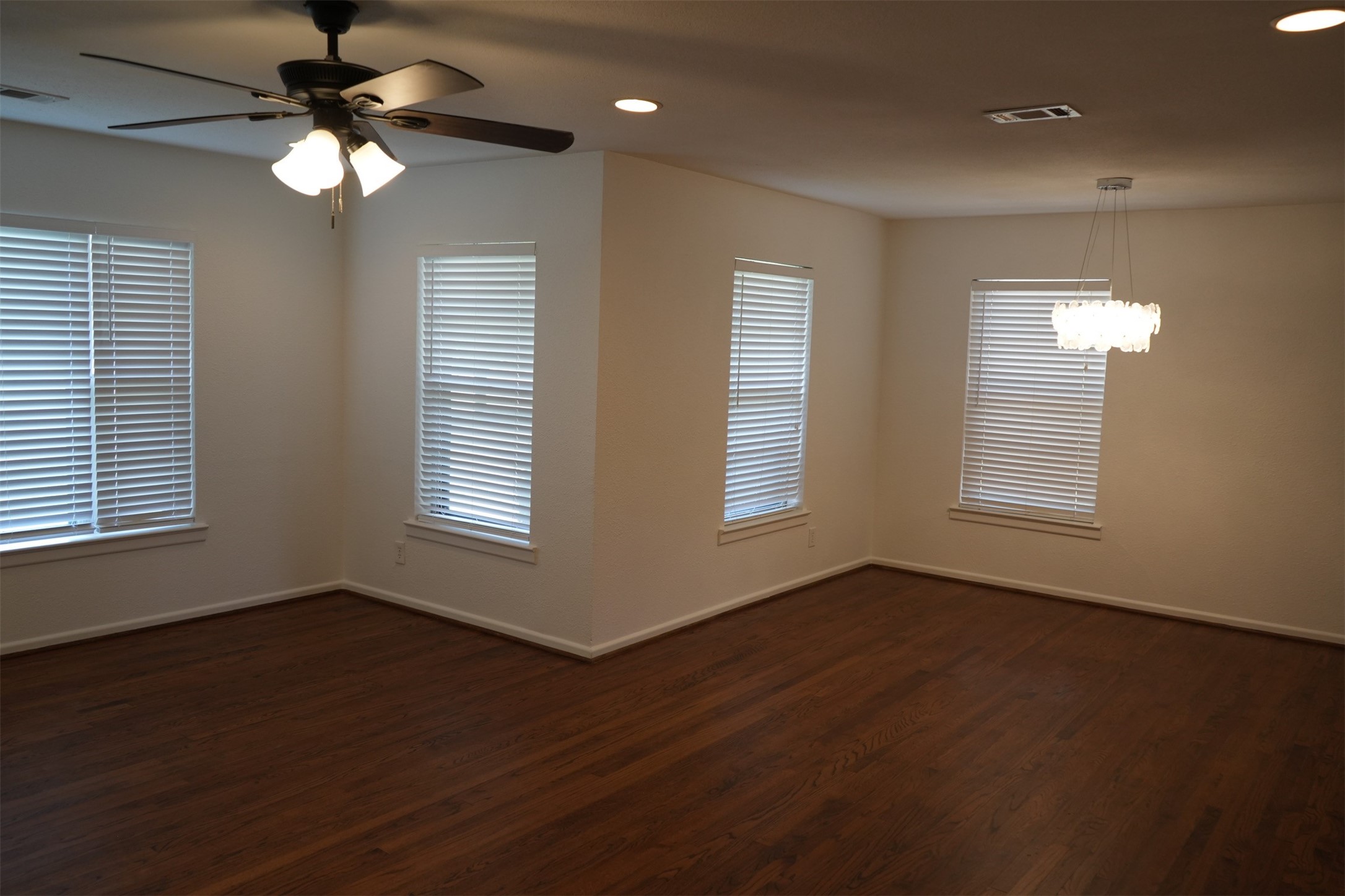 917 De Witt Circle
