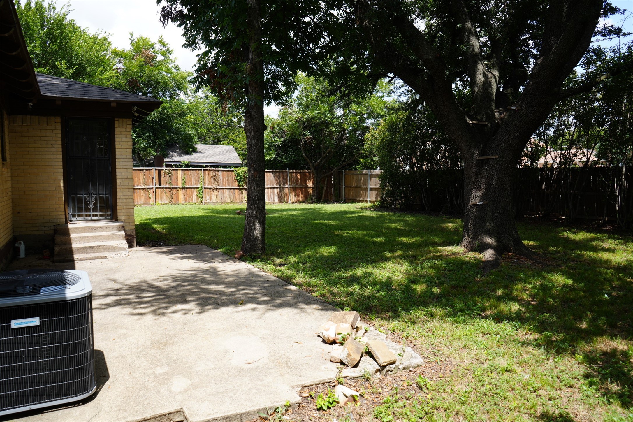 917 De Witt Circle